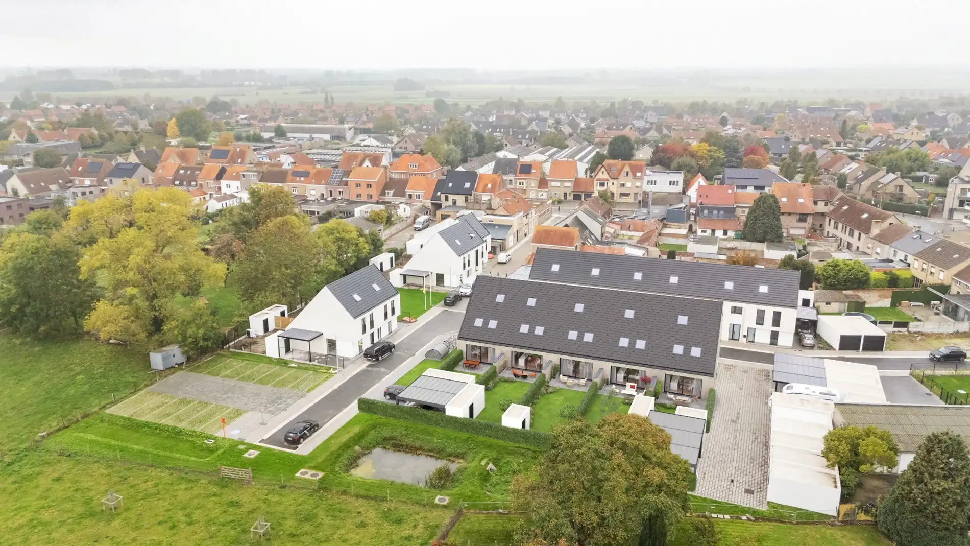 Nieuwbouwwoning met 3 slaapkamers en E-peil 10 te Veurne  foto {{pictureIndex}}