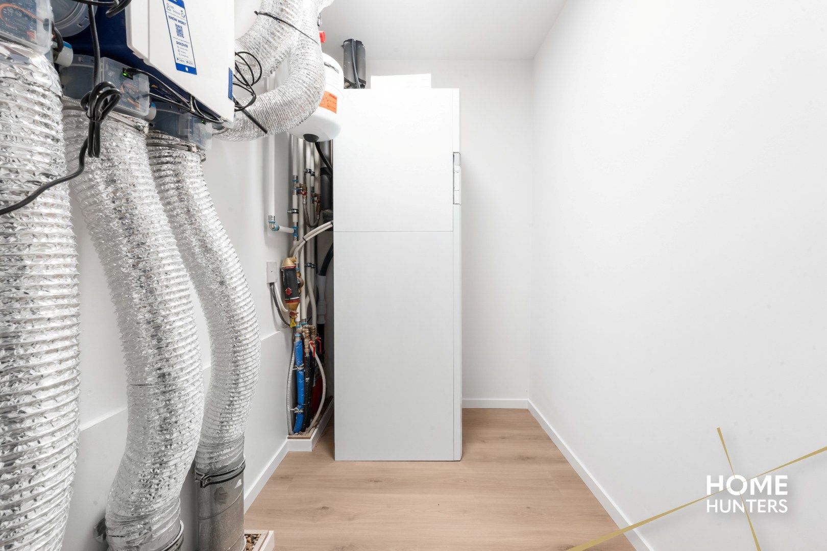 Luxueus afgewerkte halfopen nieuwbouwwoning met vergezichten foto 21