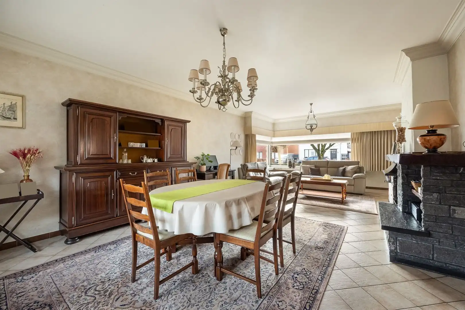 Charmante en karaktervolle woning met erg ruim bijgebouw.  foto 3