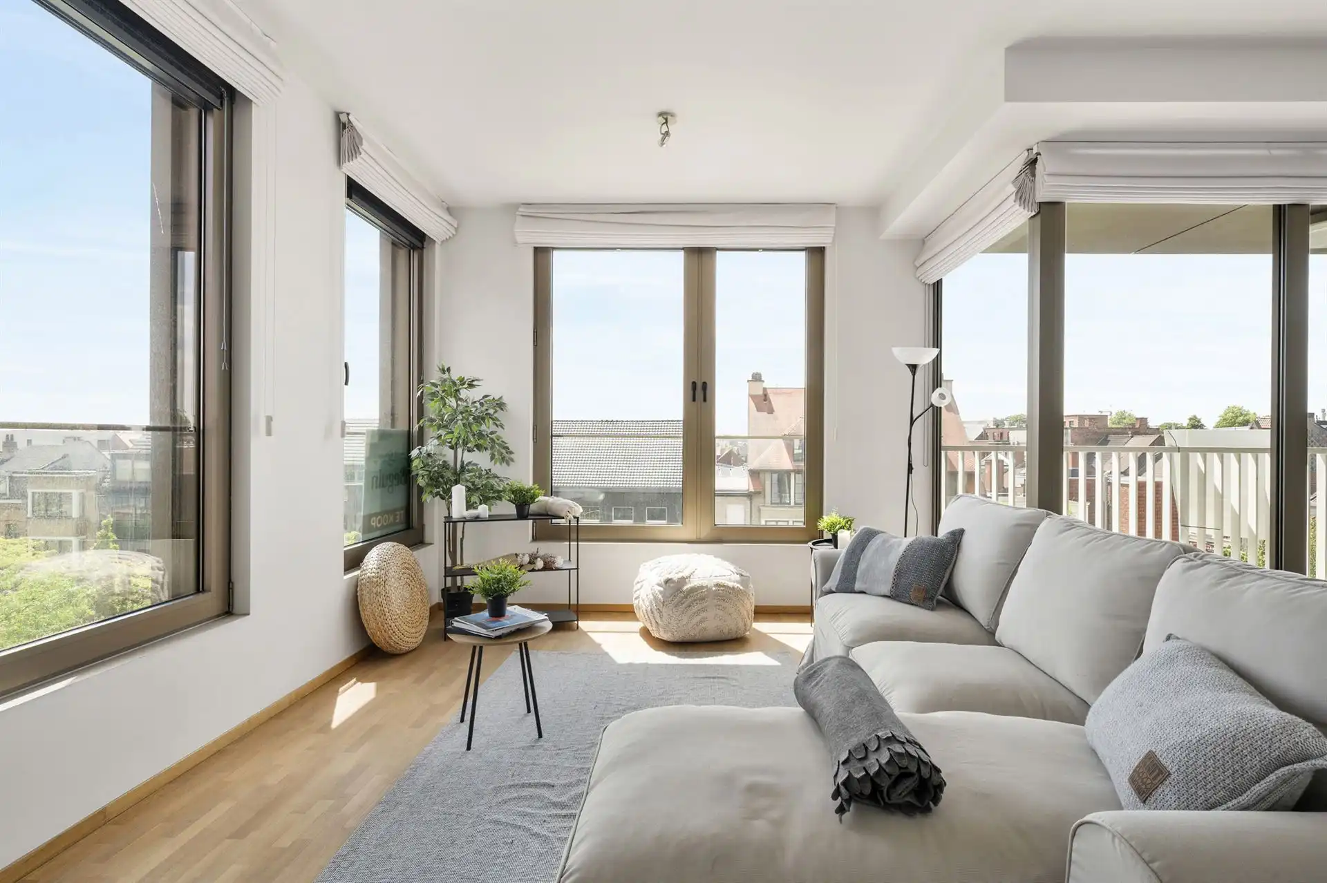 TOPGELEGEN APPARTEMENT met 2 slaapkamers en leuk ZONNETERRAS foto 5