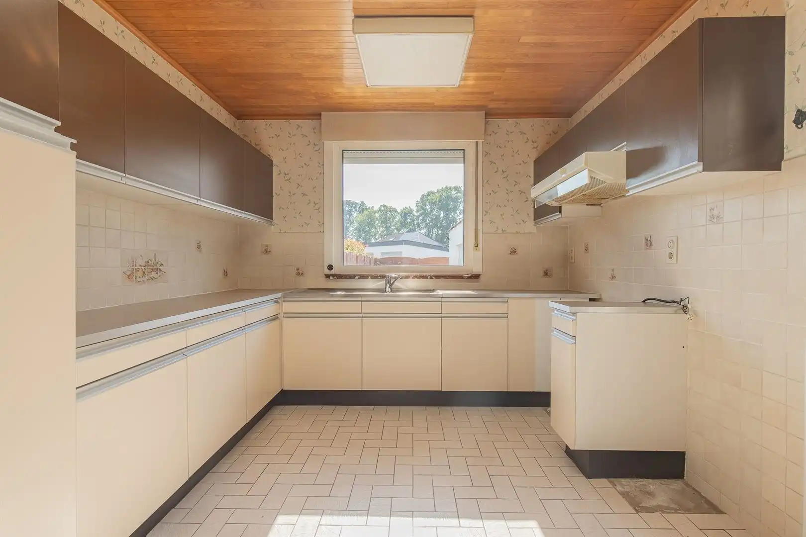 Rustig gelegen gezinswoning met 4 slaapkamers, garage en tuin. foto 5