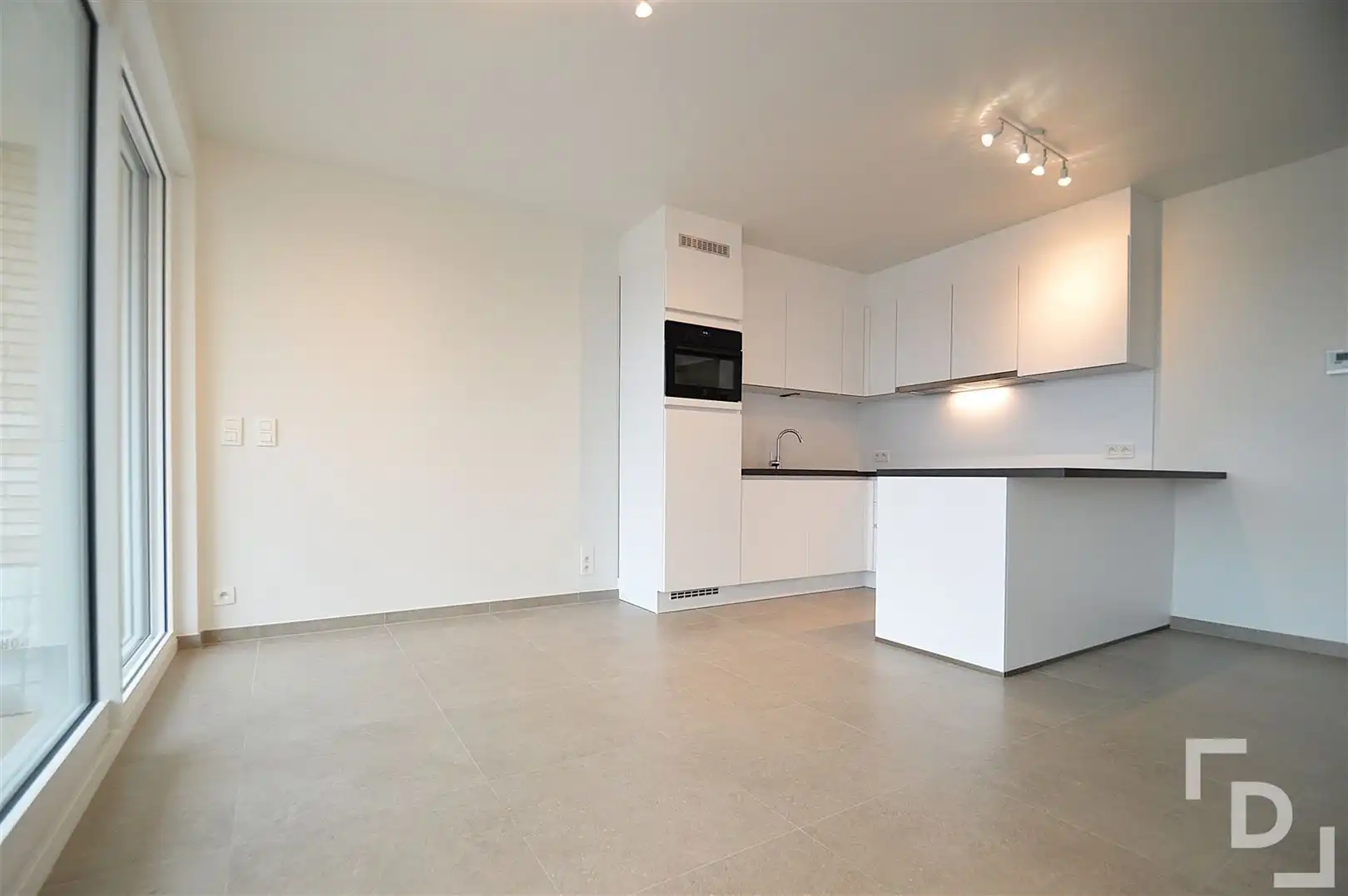 Nieuwbouwappartement met carport te huur te Ieper foto 7