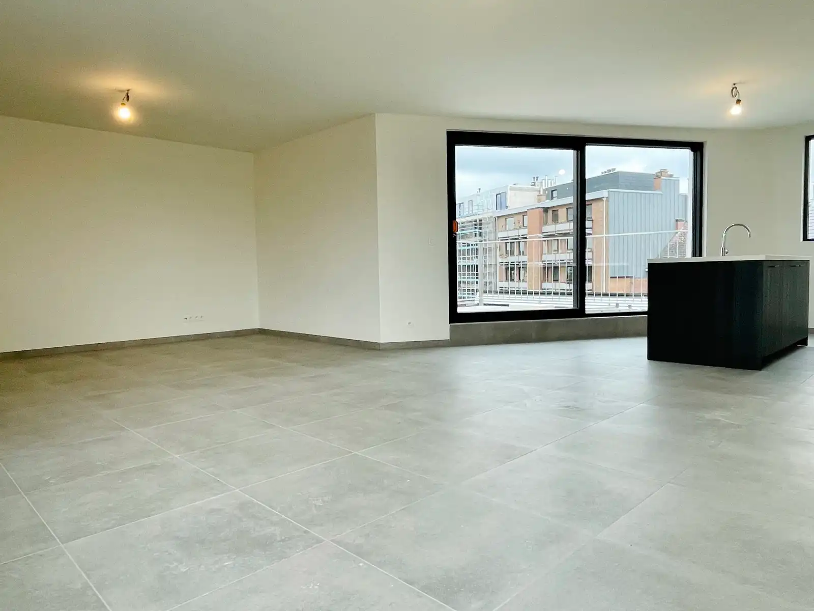 Te huur: Penthouse met ruim terras in hartje Aalst!  foto 3