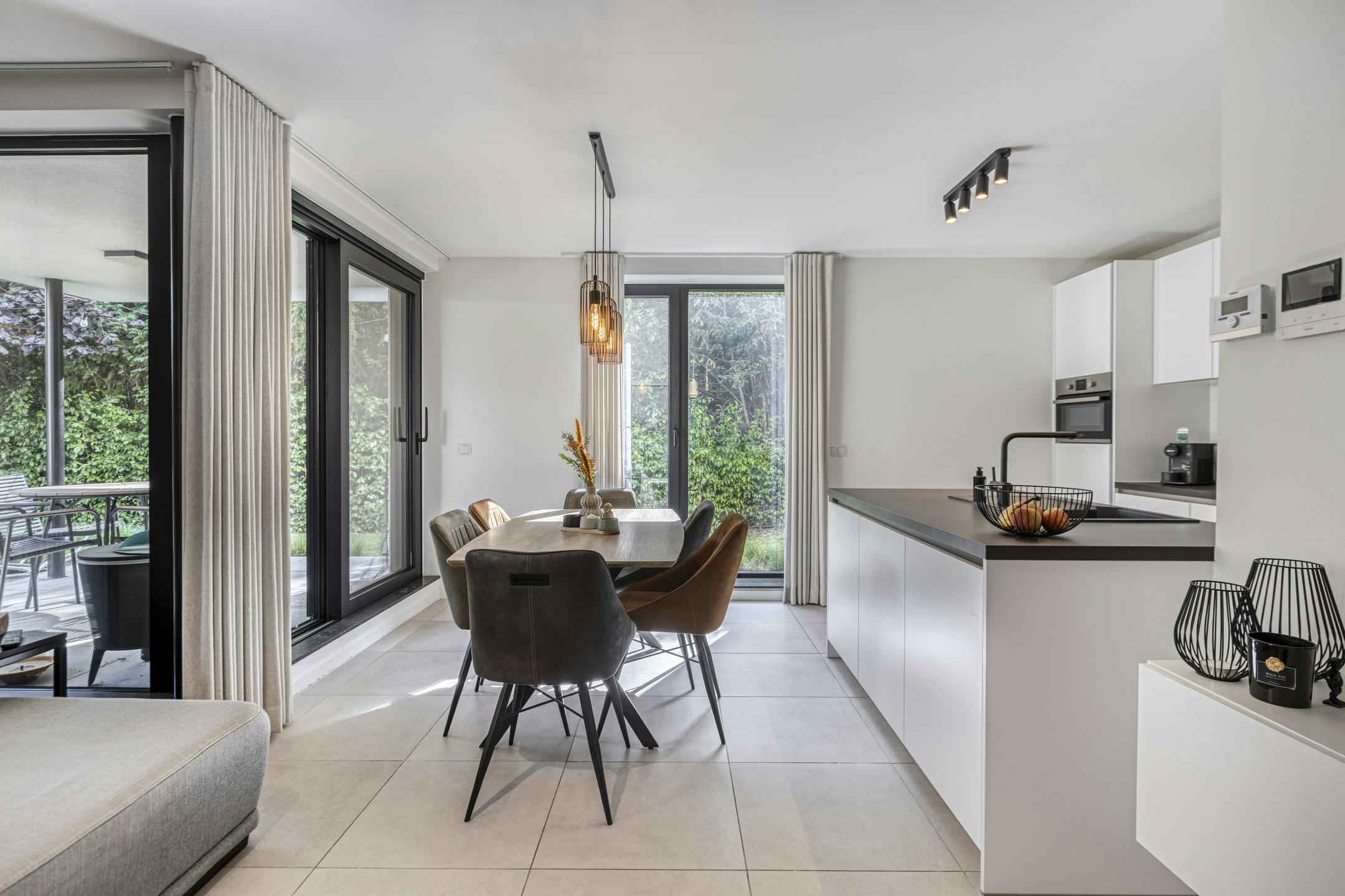 Lichtrijk & Luxueus gelijkvoersappartement in Genk foto 4