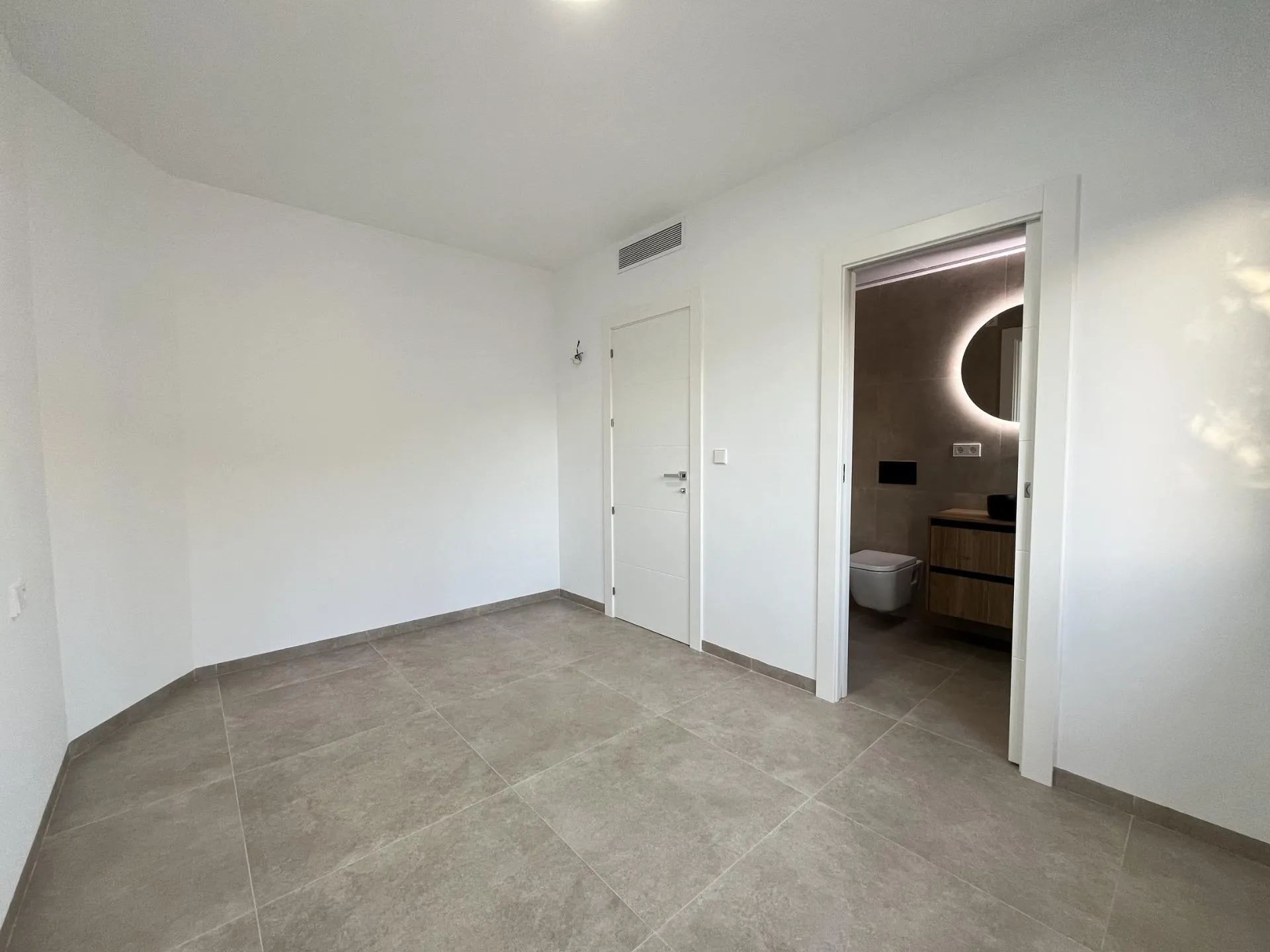 Droomvilla op wandelafstand van zee – luxe, licht en leefcomfort aan de Costa Cálida foto 11