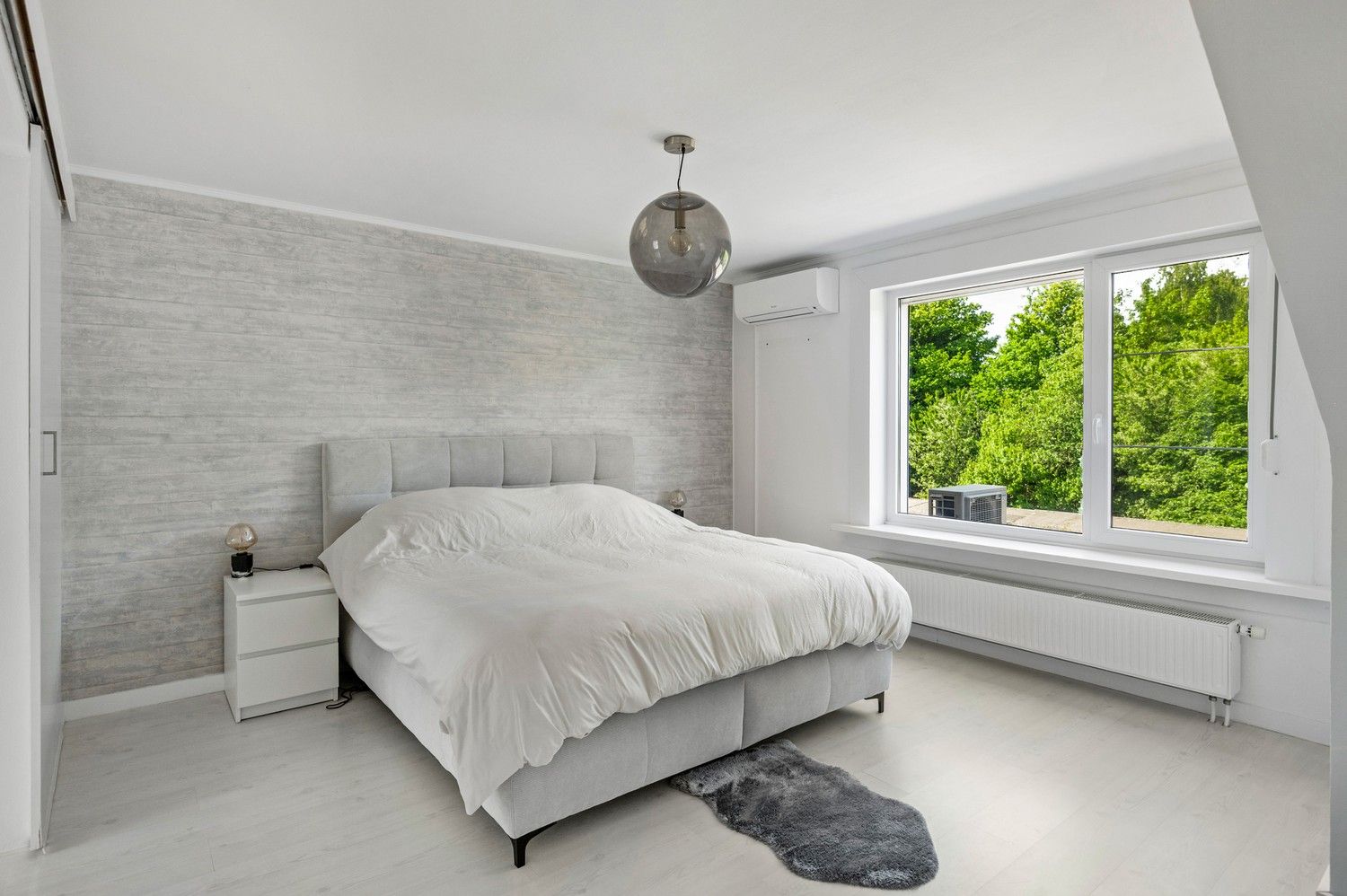 Instapklare duplex met 2 slaapkamers en terras op toplocatie in Schoten! foto 9