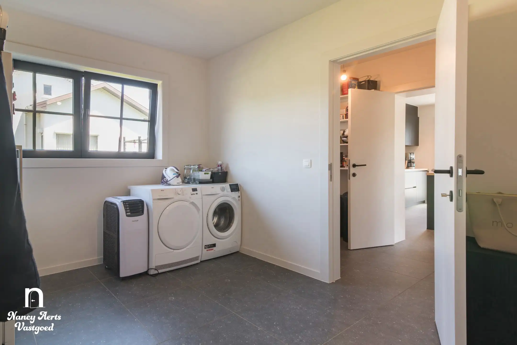 Lichtrijke en perfect afgewerkte woning op royaal perceel foto 26