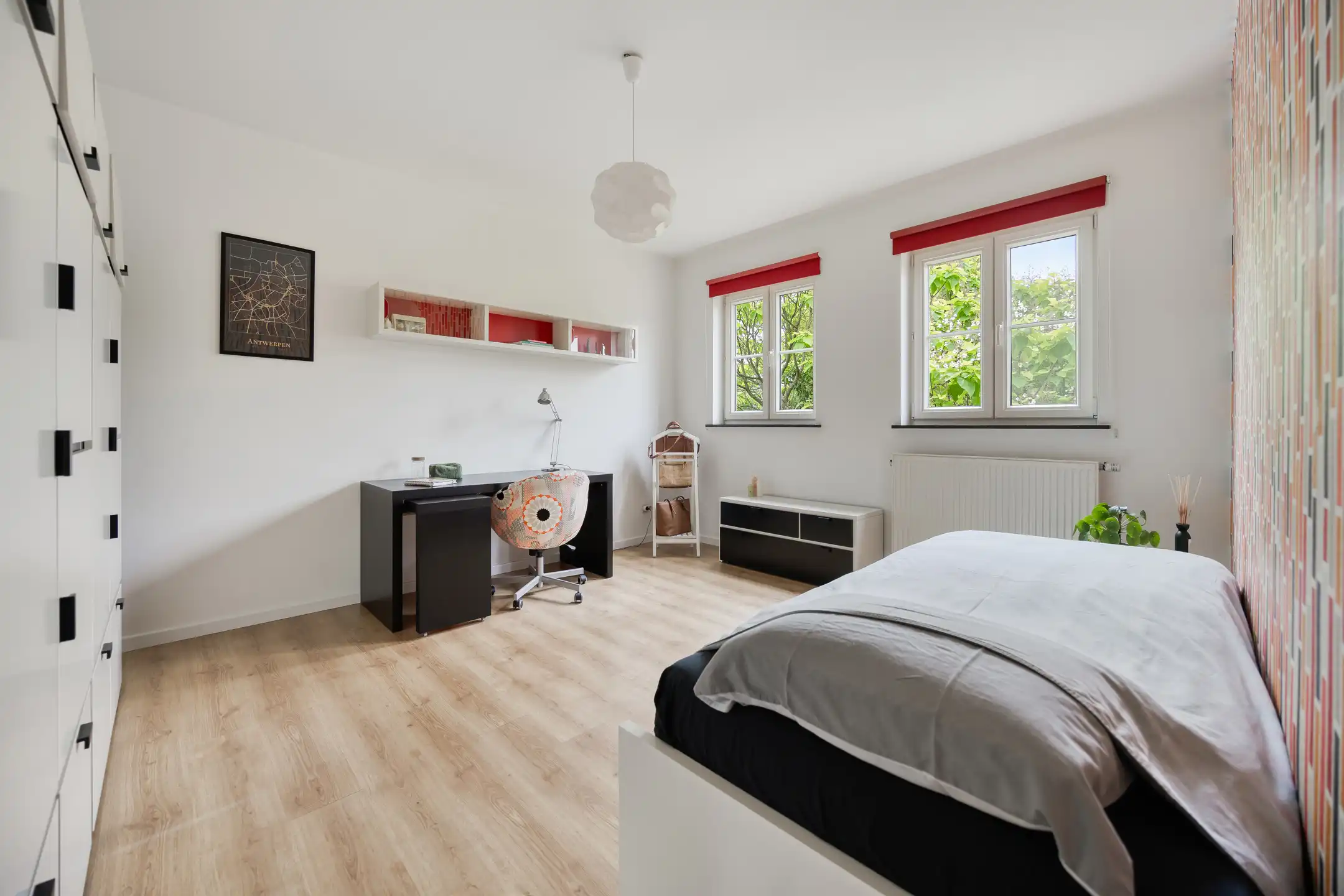Rustig gelegen villa met prachtige tuin en zwemvijver foto 20