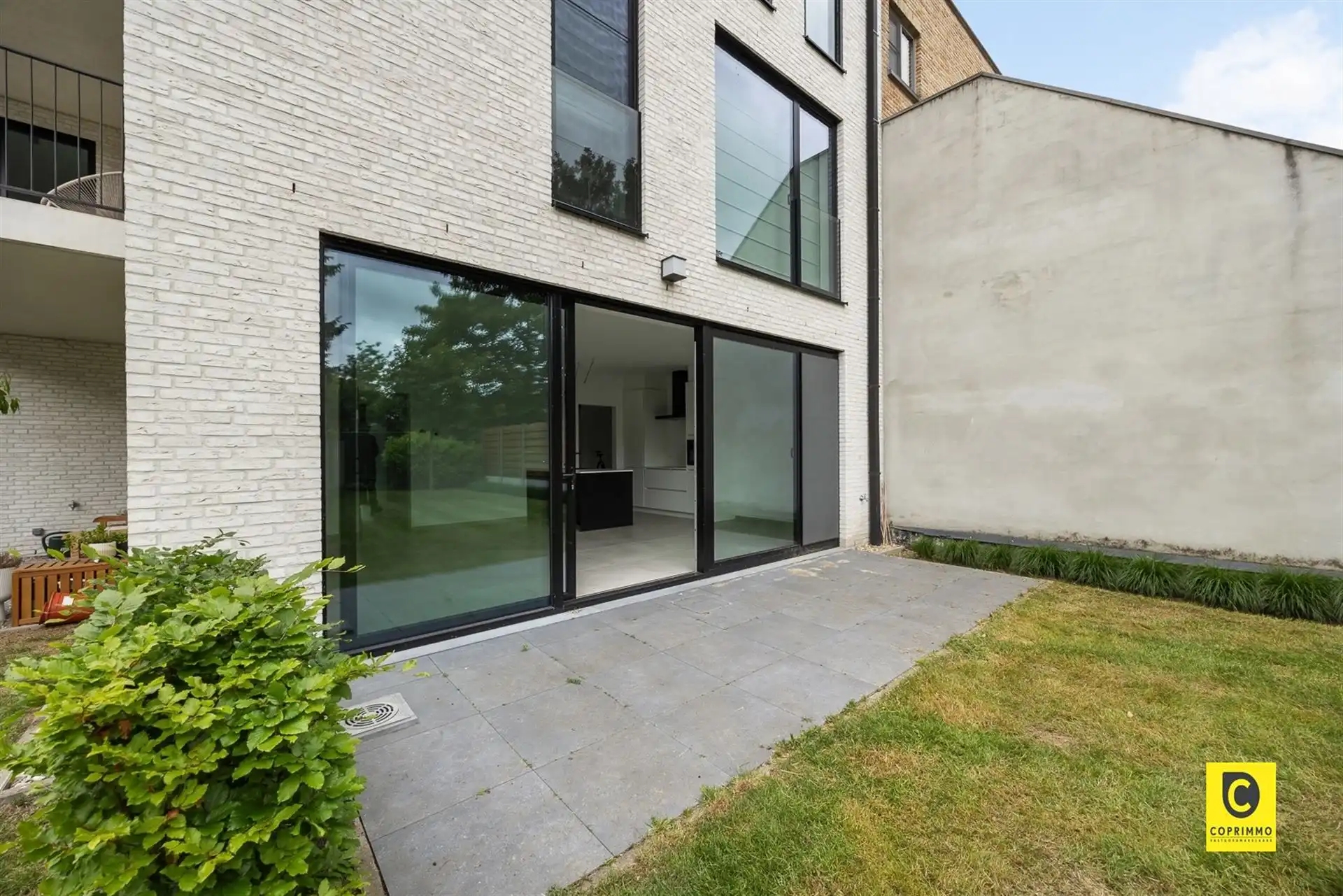 Luxueus 1 slpk app met terras en tuin + parking foto 5