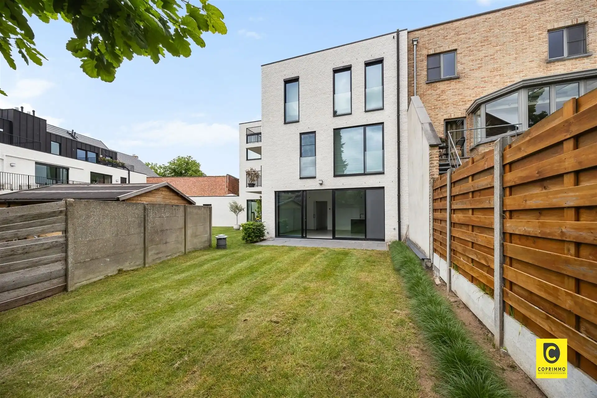 Luxueus 1 slpk app met terras en tuin + parking foto 5