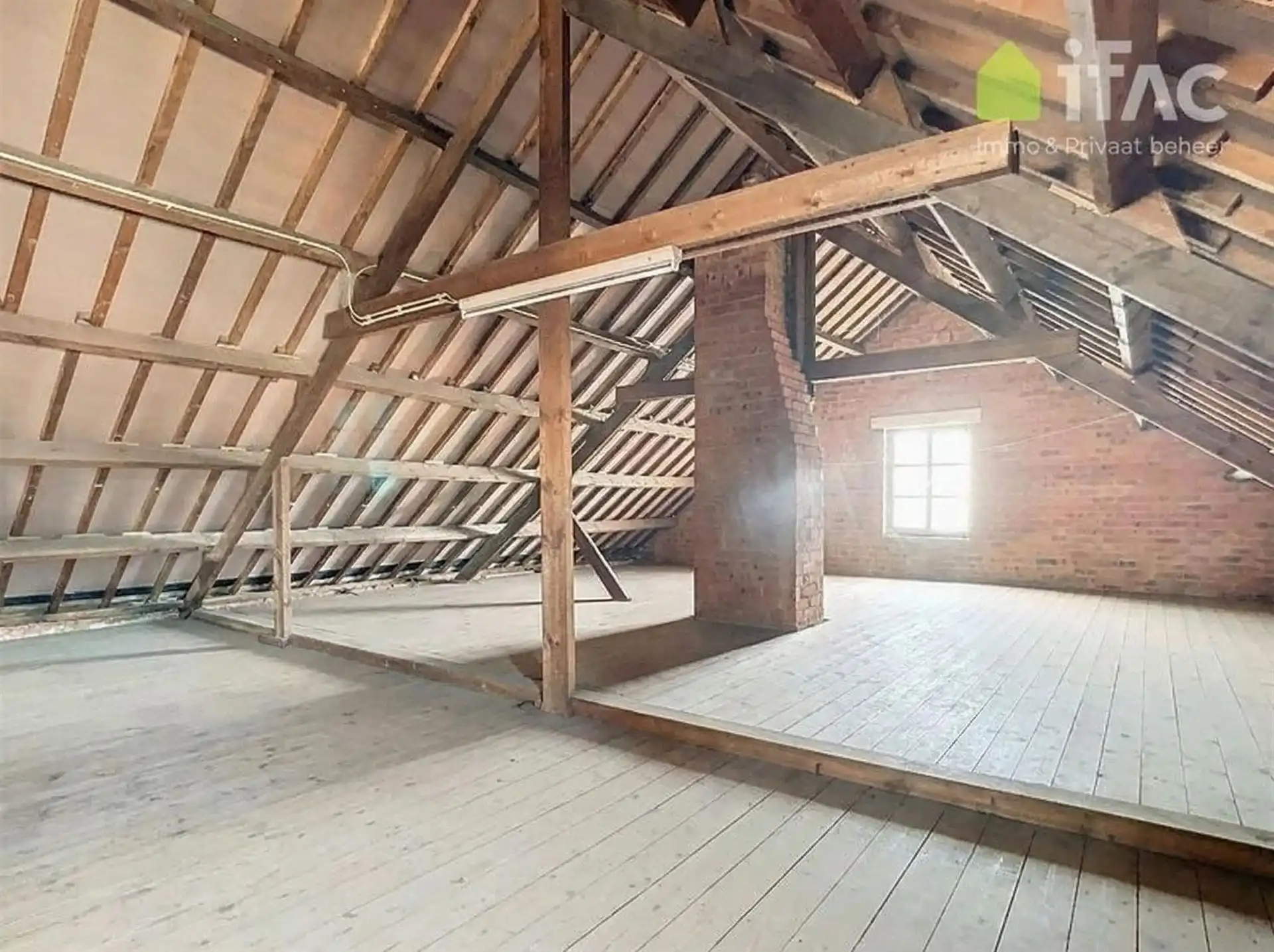 Heel ruime woning met 4 slpks, leefveranda, 54 zonnepanelen foto 31