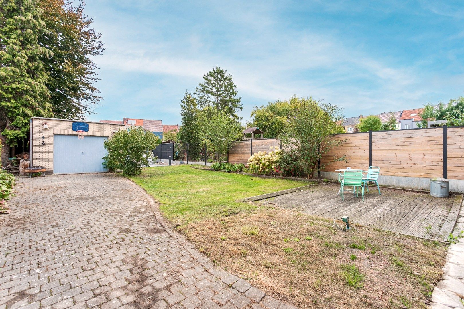 Solide woning met 6 slaapkamers, tuin en garage  foto 12