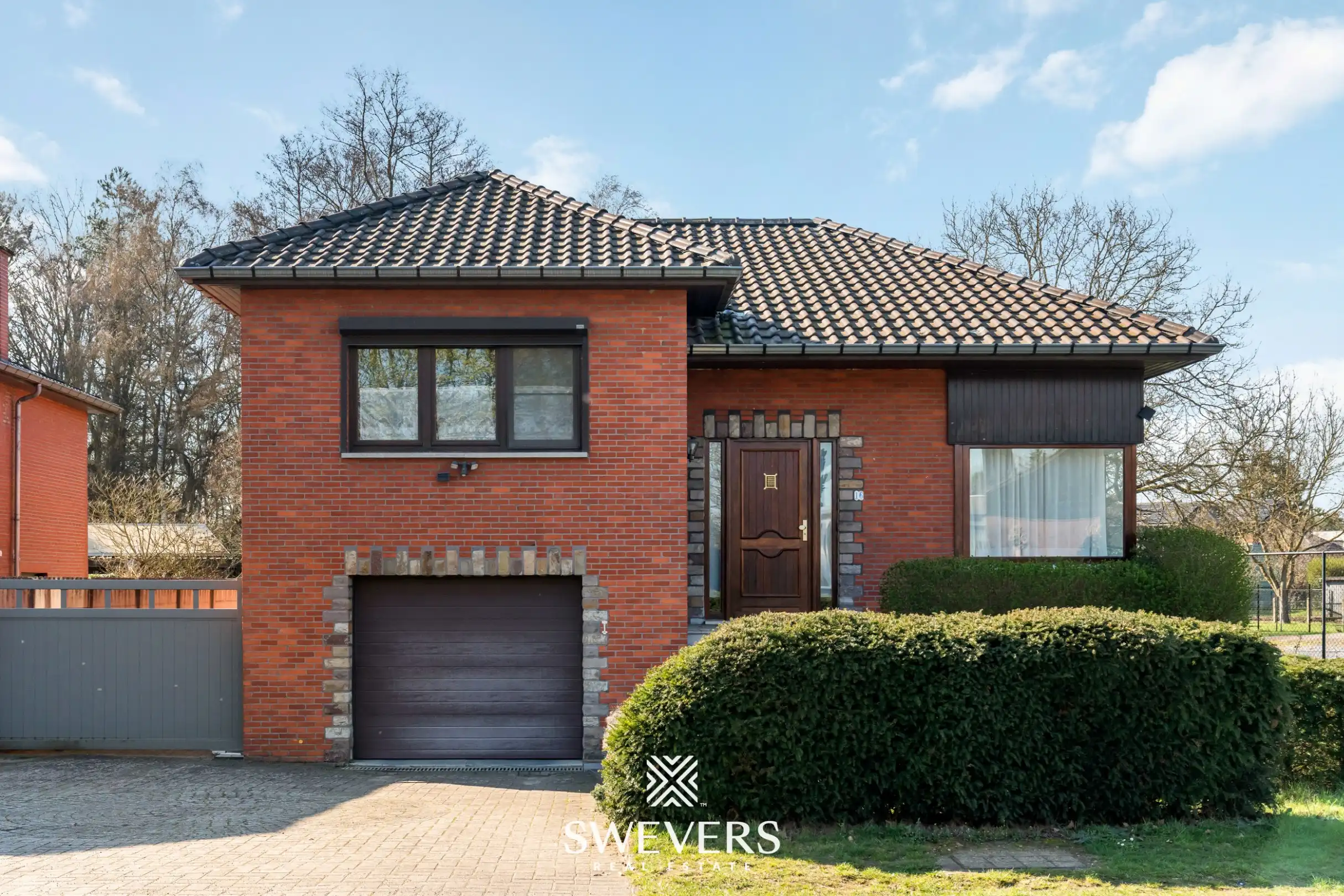 Ruime open bebouwing met polyvalent bijgebouw op toplocatie in Heusden-Zolder foto {{pictureIndex}}