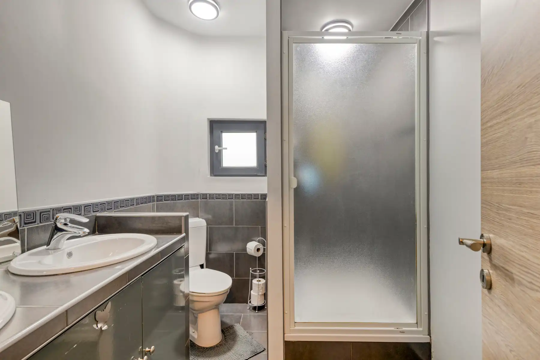 HOB met 4 slaapkamers, oprit en klein tuintje foto 13