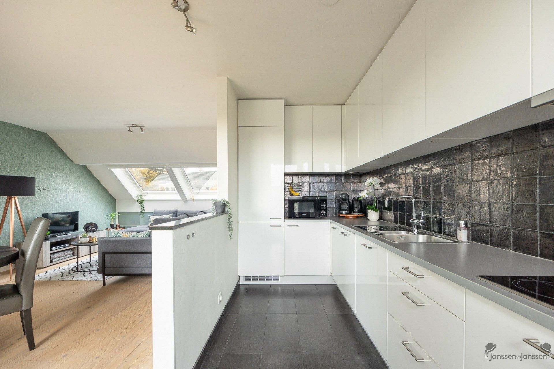 Modern, stijlvol dakappartement met riant terras en panoramisch uitzicht foto 10