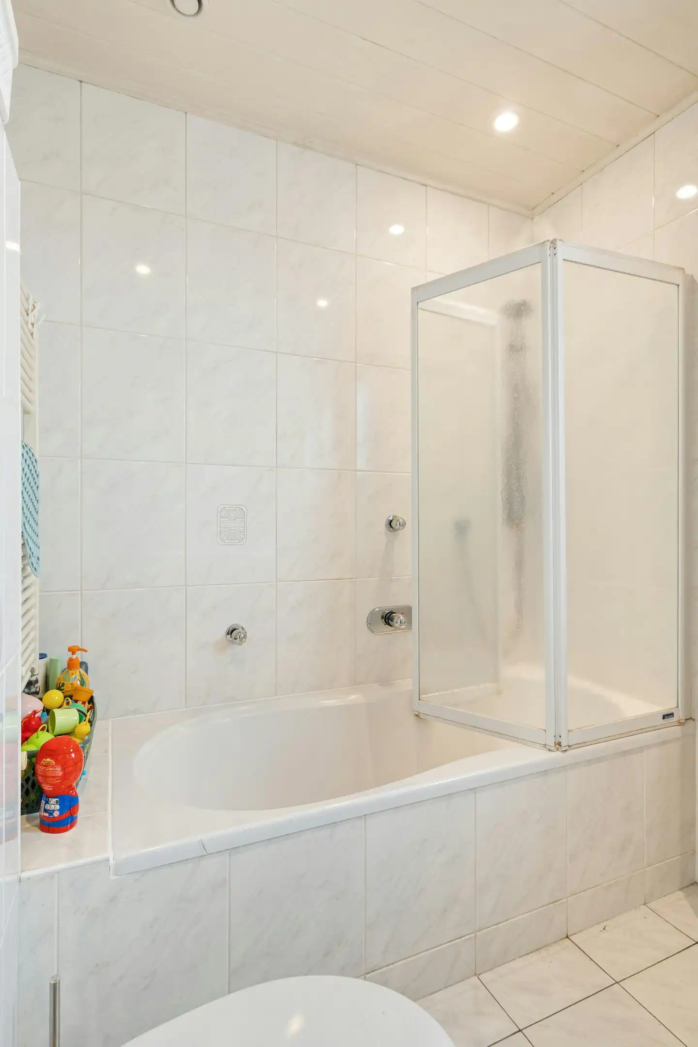 Gezinswoning met 3 slaapkamers en ruime garage op topligging foto 14