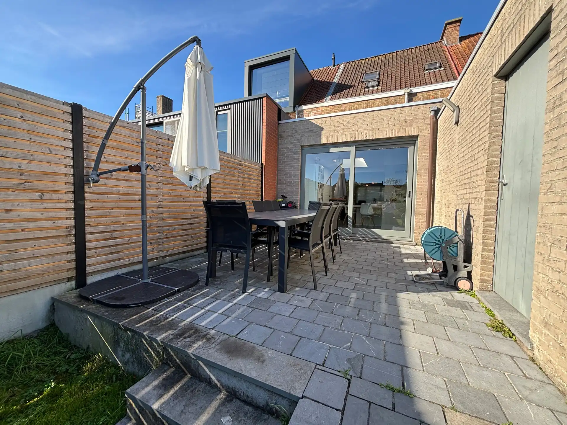 INSTAPKLARE WONING MET 4 SLAAPKAMERS EN TUIN TE SINT-KRUIS! foto 3