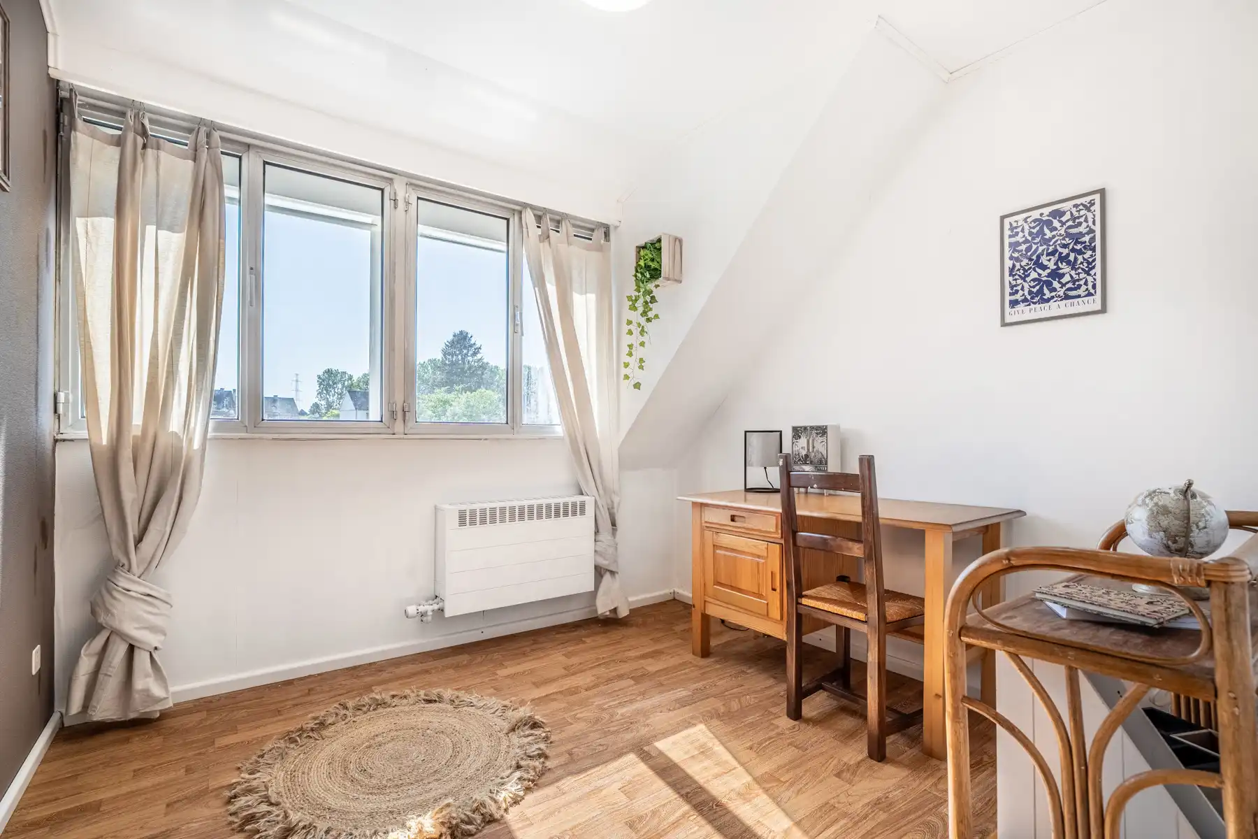 Halfopen woning met tuin, garage en oprit foto 15