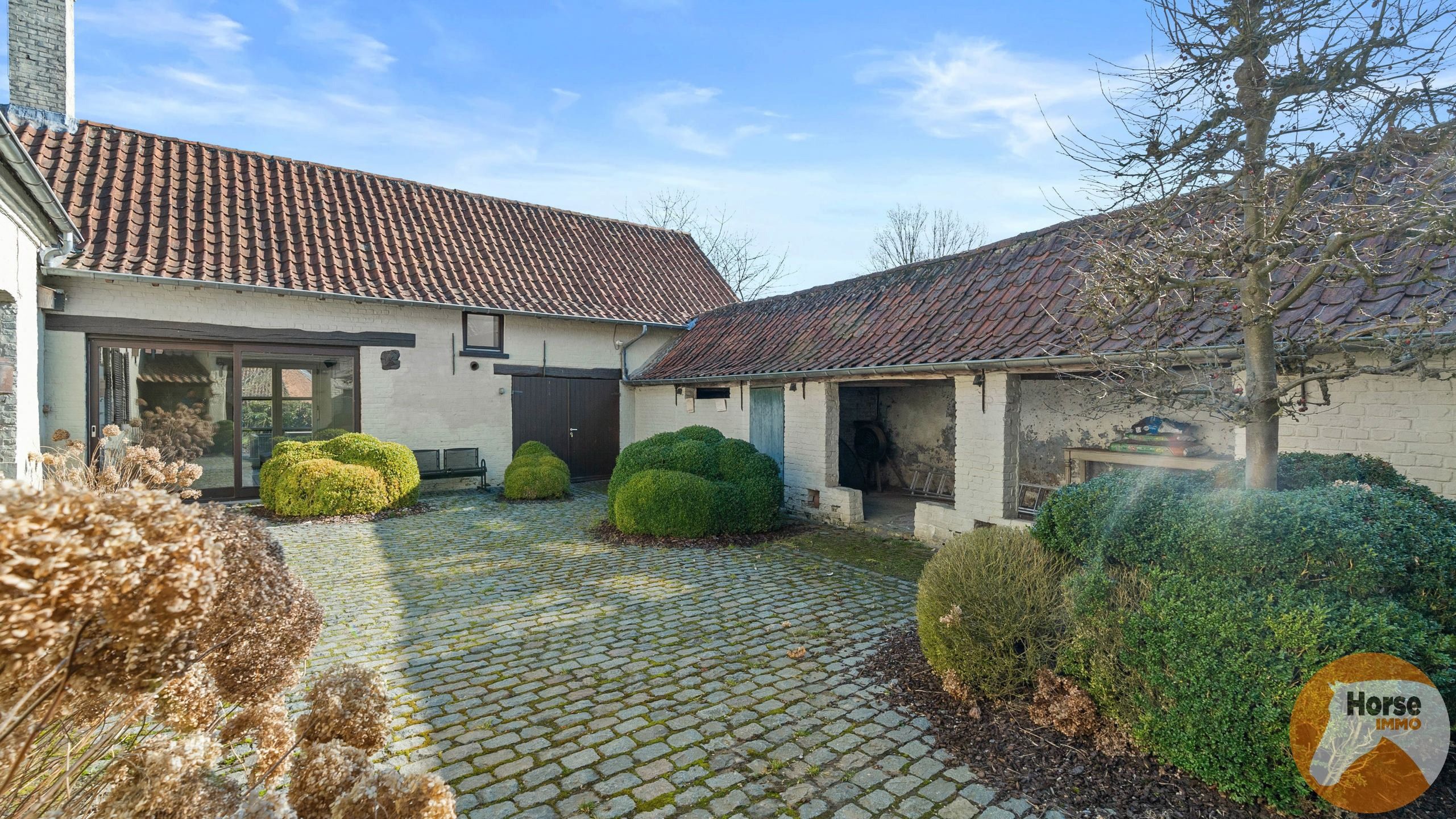 Charmante vierkantshoeve in het landelijke Aaigem op 1515 m² foto 3
