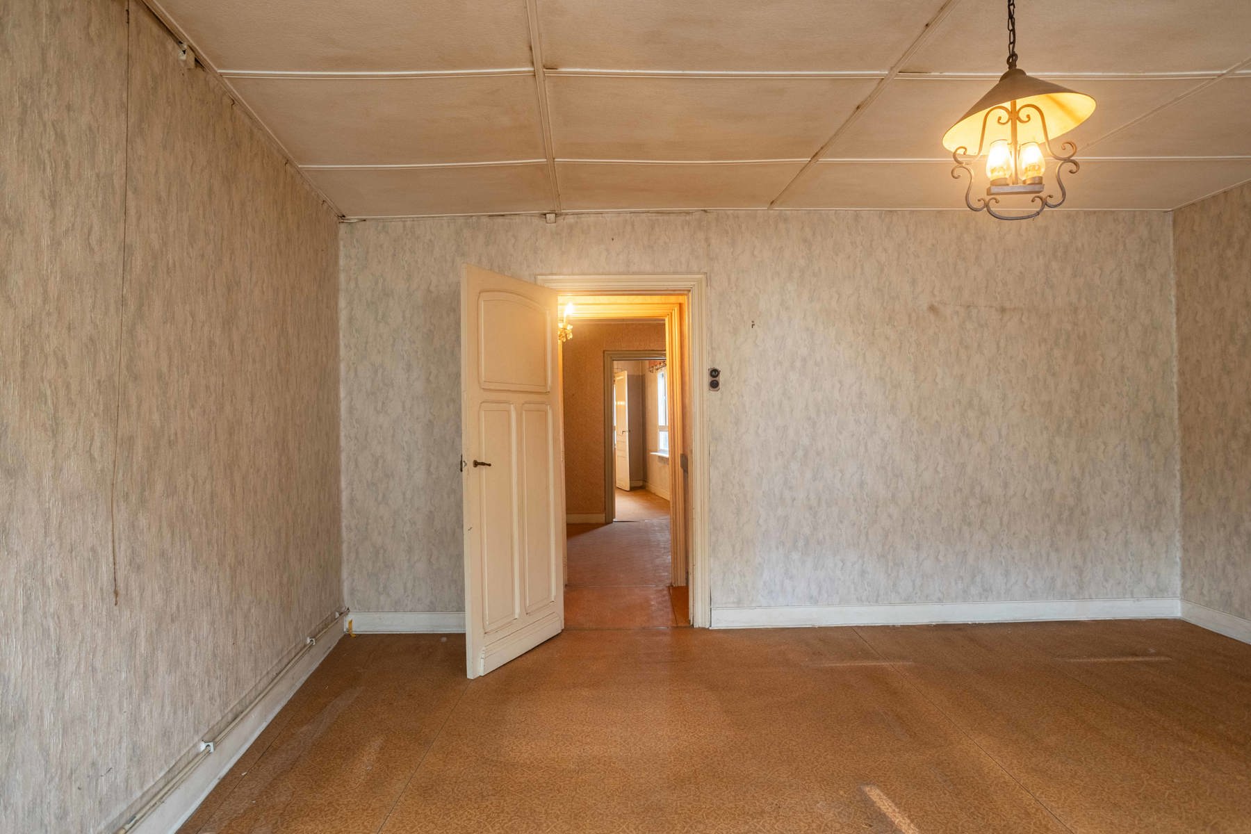 TE RENOVEREN RIJWONING MET TUIN EN GARAGEBOXEN foto 15