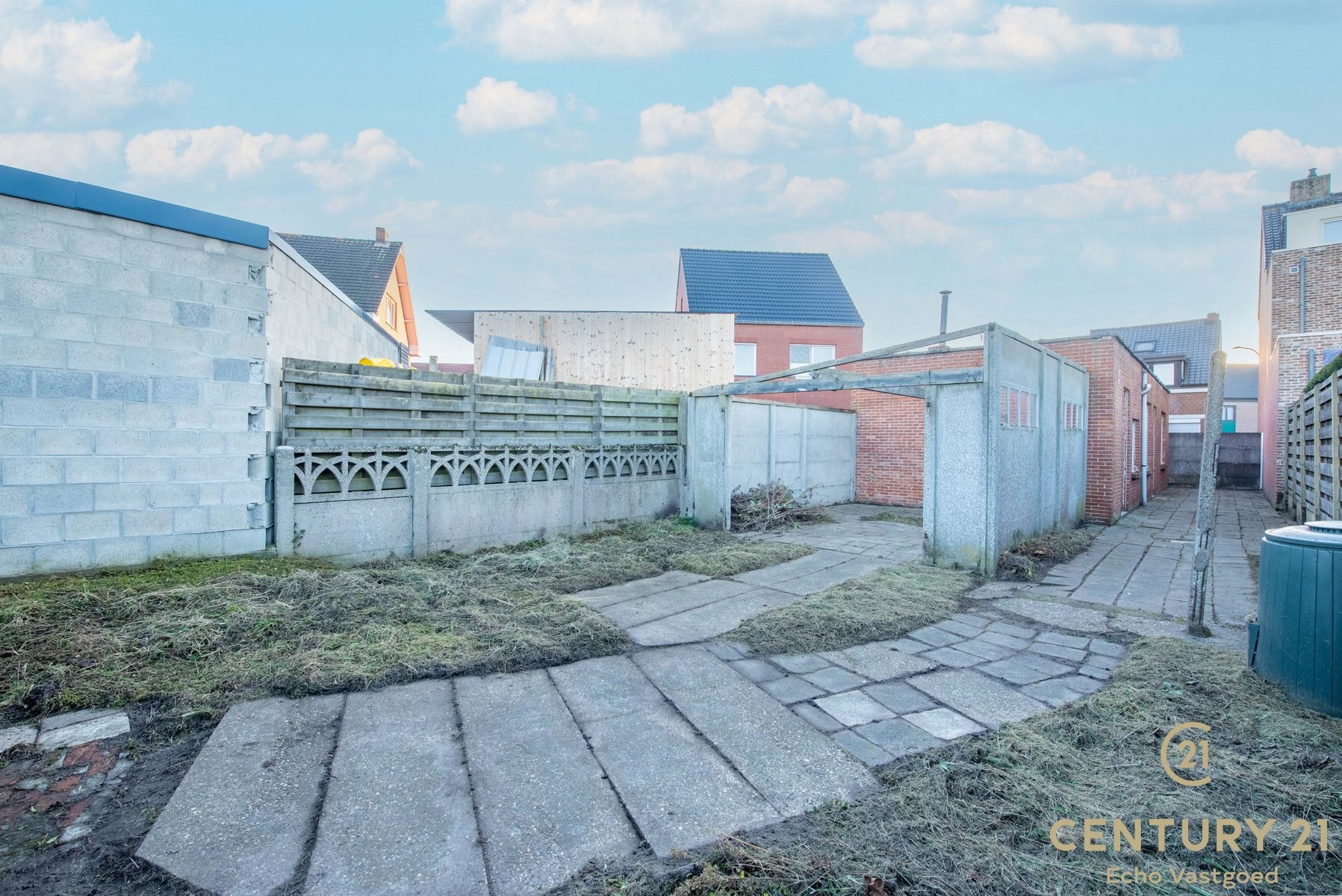 Perfect gelegen renovatieproject –  klaar voor heropbouw! foto 2