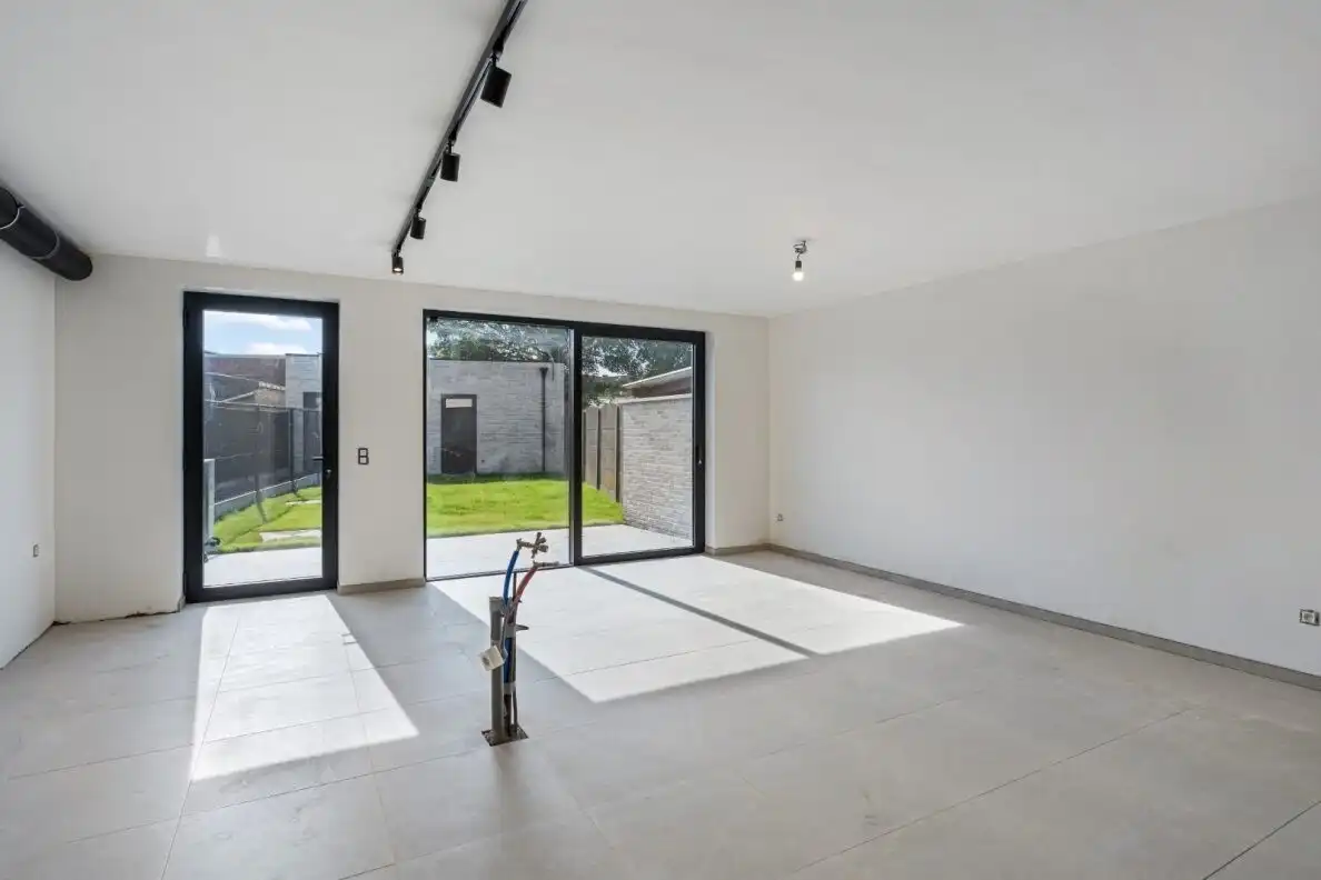 TE KOOP – Ruim nieuwbouw gelijkvloers appartement met tuin en garage in het centrum van Helchteren foto 6