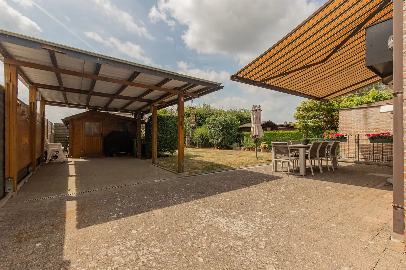 Ruime halfopen bebouwing met carport, grote zolder, zonnepanelen en thuisbatterij in Oudegem bij Dendermonde. foto 26