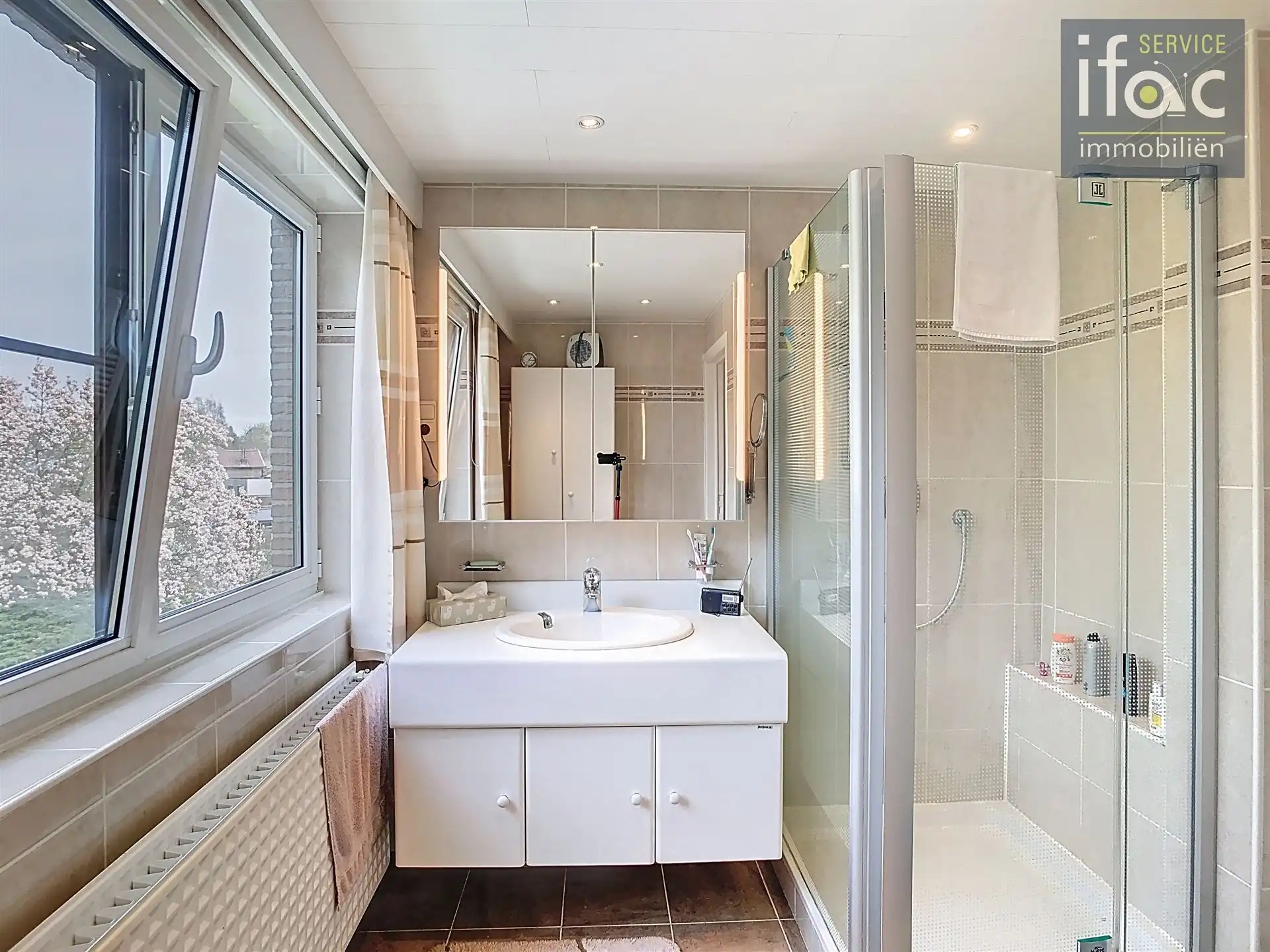 Super onderhouden 3 slaapkamer woning foto 19