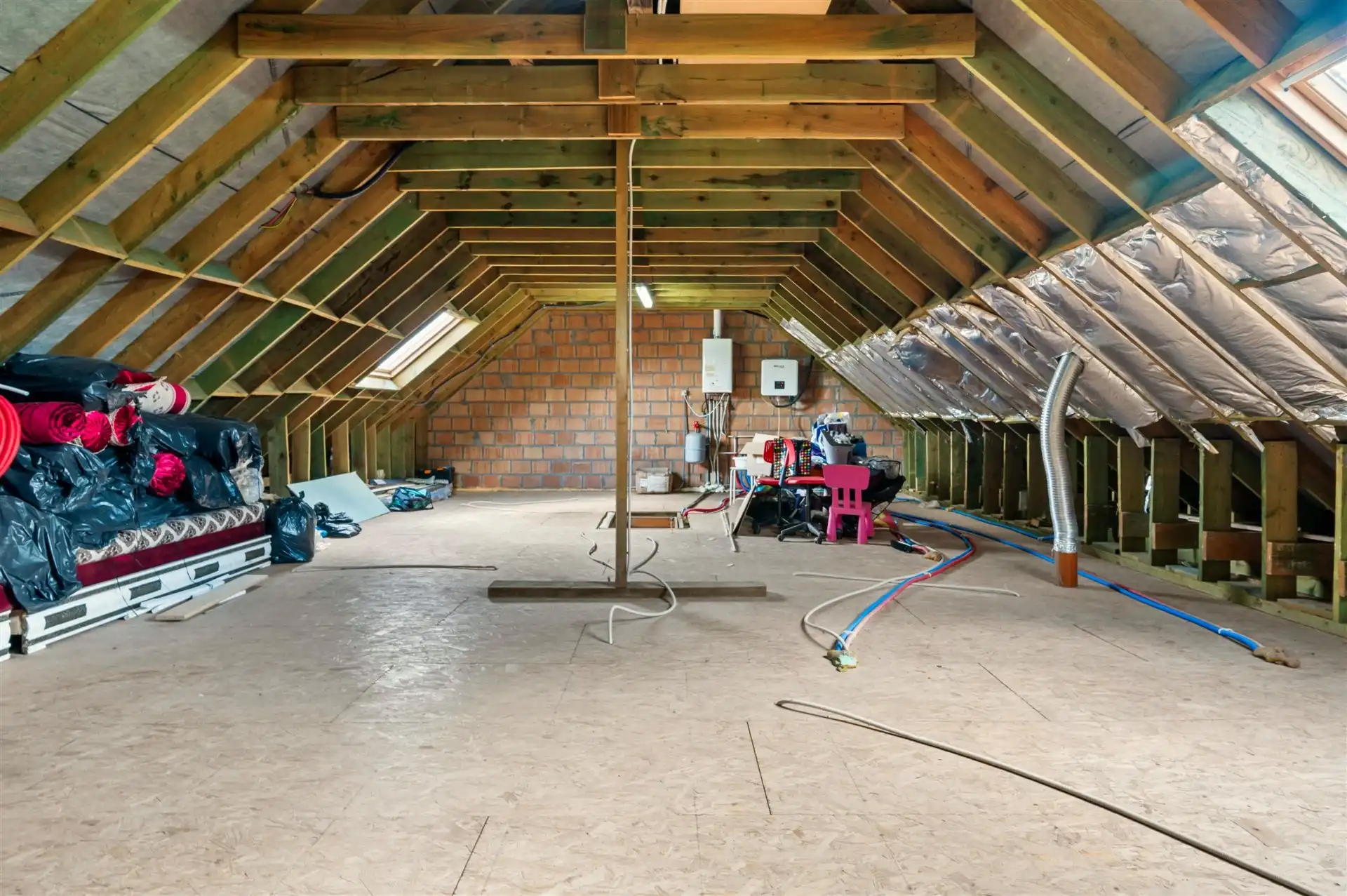 Knappe, ruime instapklare woning met 4 slpks, 2 bdks en tuin foto 26
