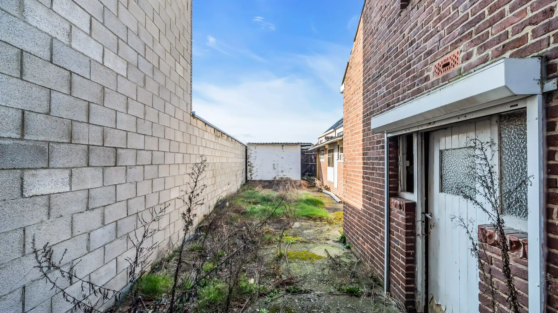 TE RENOVEREN WONING MET VEEL MOGELIJKHEDEN OP GUNSTIGE LOCATIE! foto 15