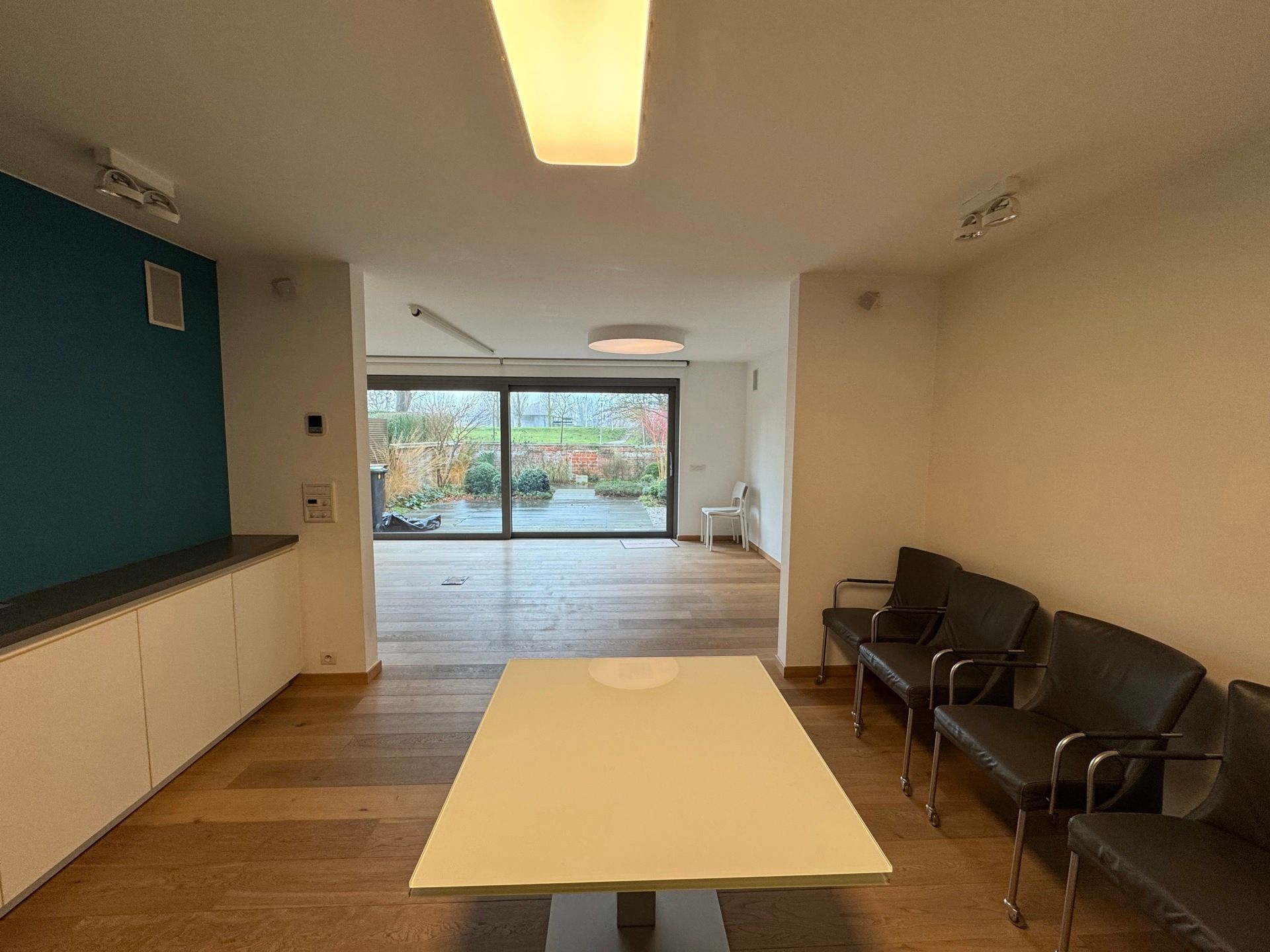 Prachtig studio te huur met groot terras en zicht op de Schelde foto {{pictureIndex}}