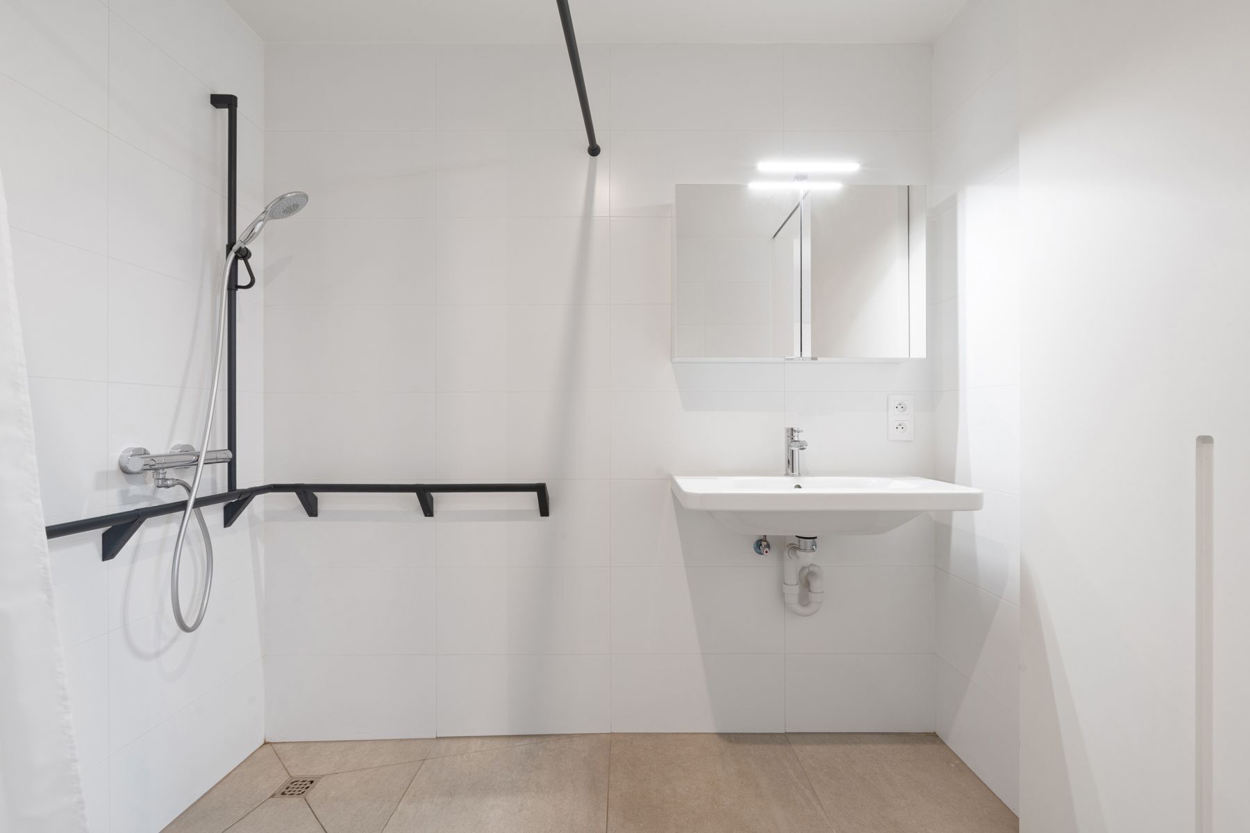 Moderne assistentiewoning met terras foto 11