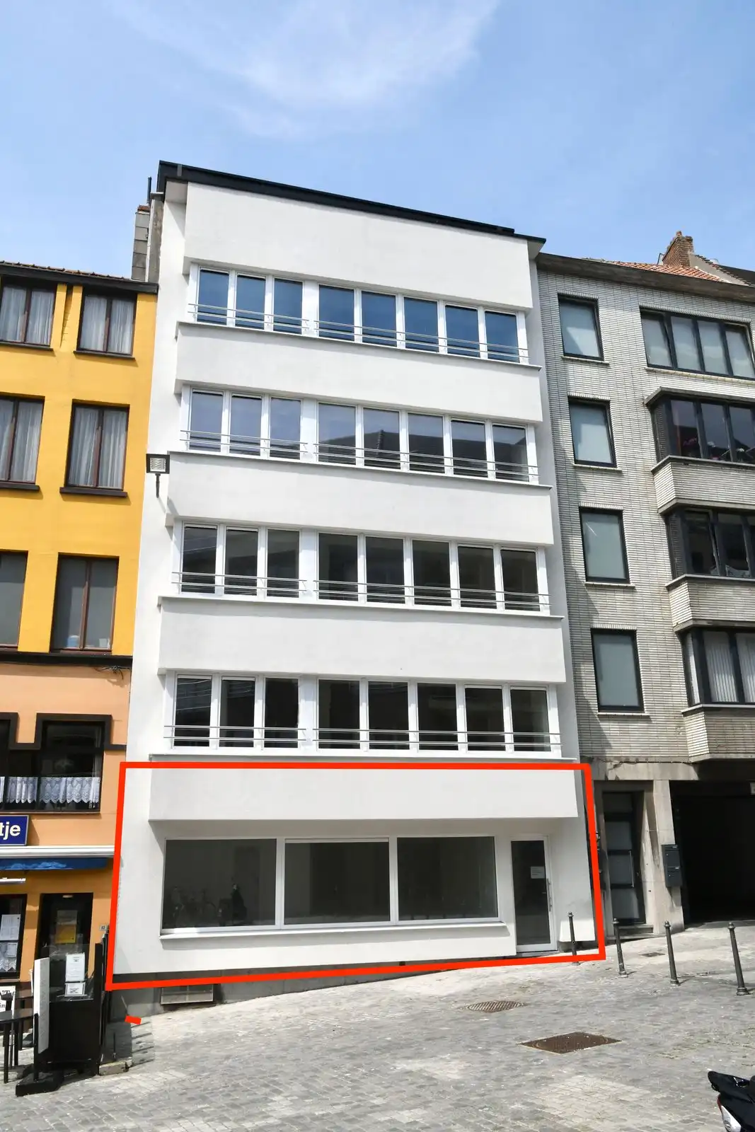 Recent handelspand op topligging, pal aan de Jachthaven foto 7