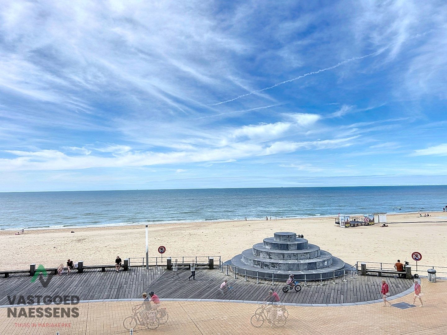 Instapklare studio met ruim terras en zicht op zee foto 10