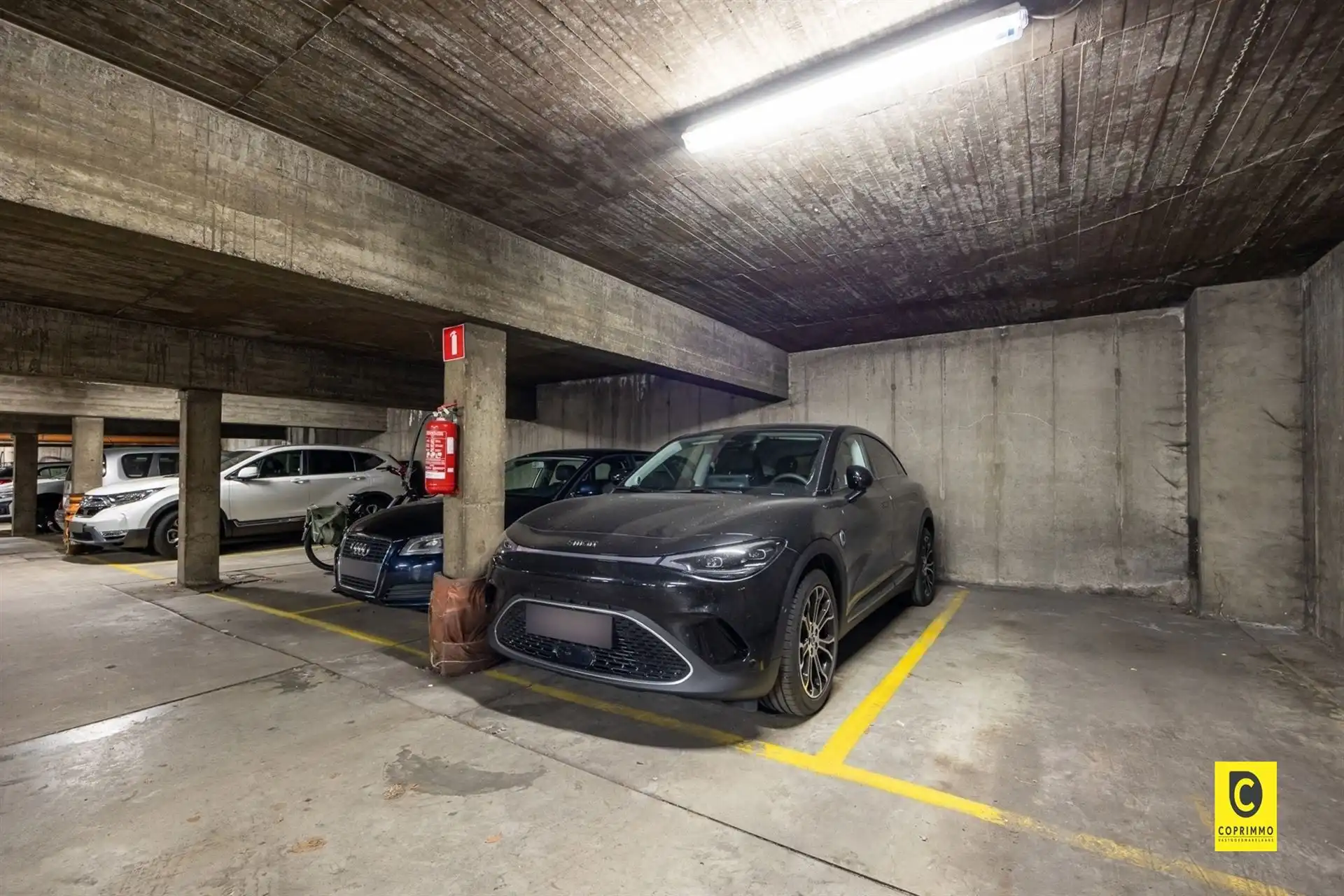 Lichtrijk 2 slaapkamer app + parking foto 12