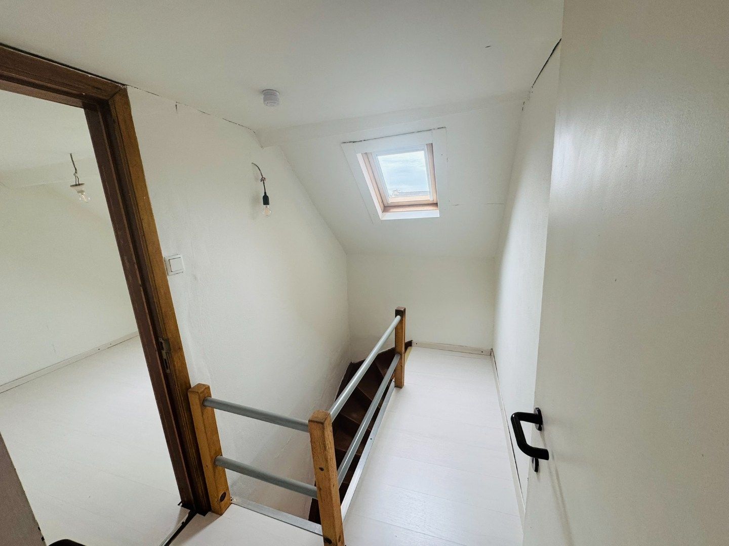 Goedgelegen starterswoning met 2 slaapkamers en tuin in Mariakerke foto 8