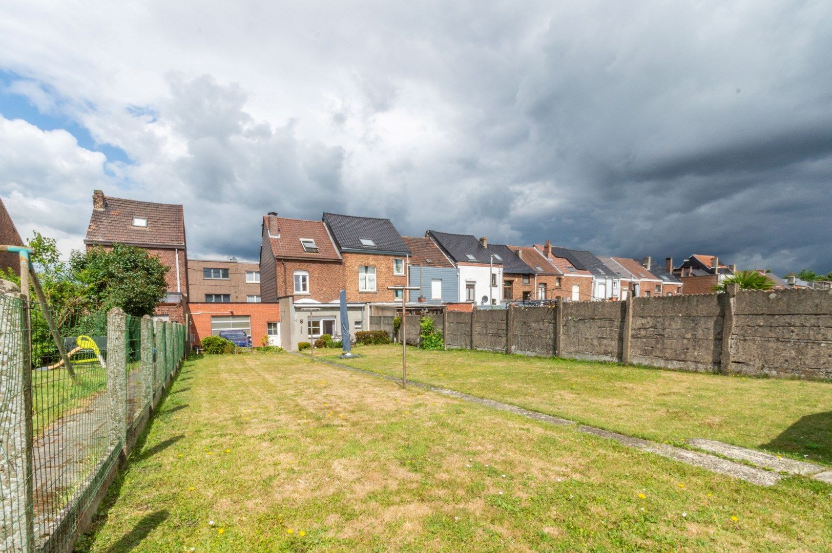 WONING MET GROTE GARAGE/BOUWGROND ! foto 14