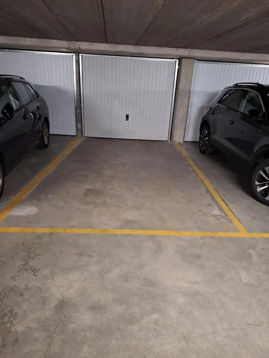 Afgesloten garagebox met bijhorende staanplaats  foto 2