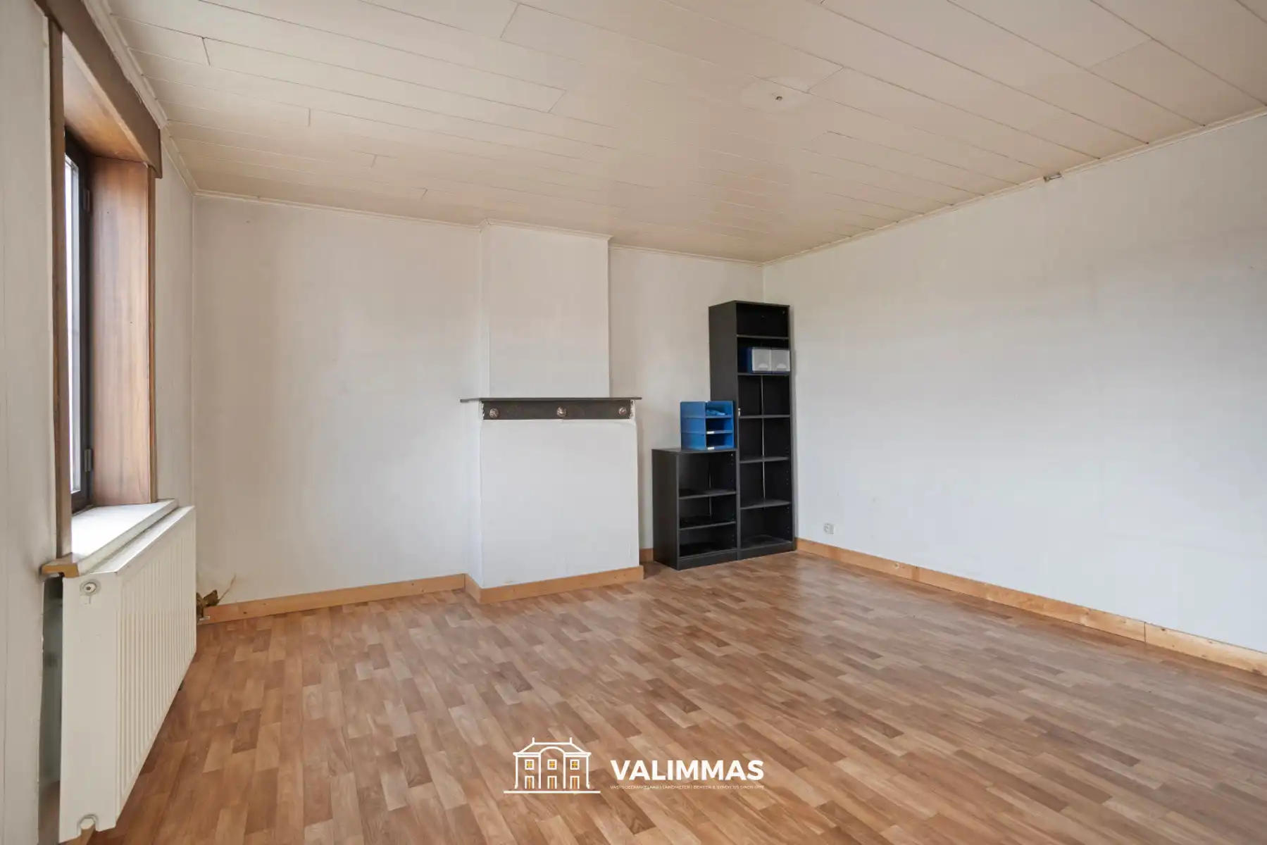 Een driegevelwoning met garage en grote tuin, op ± 26 are ! foto 11