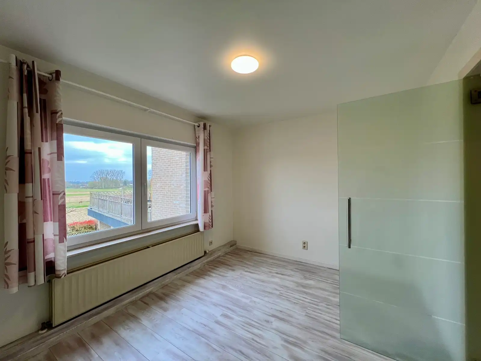 Ruime woning met 6 slk, 2 badk, 2 keukens en dubbele garage foto 21