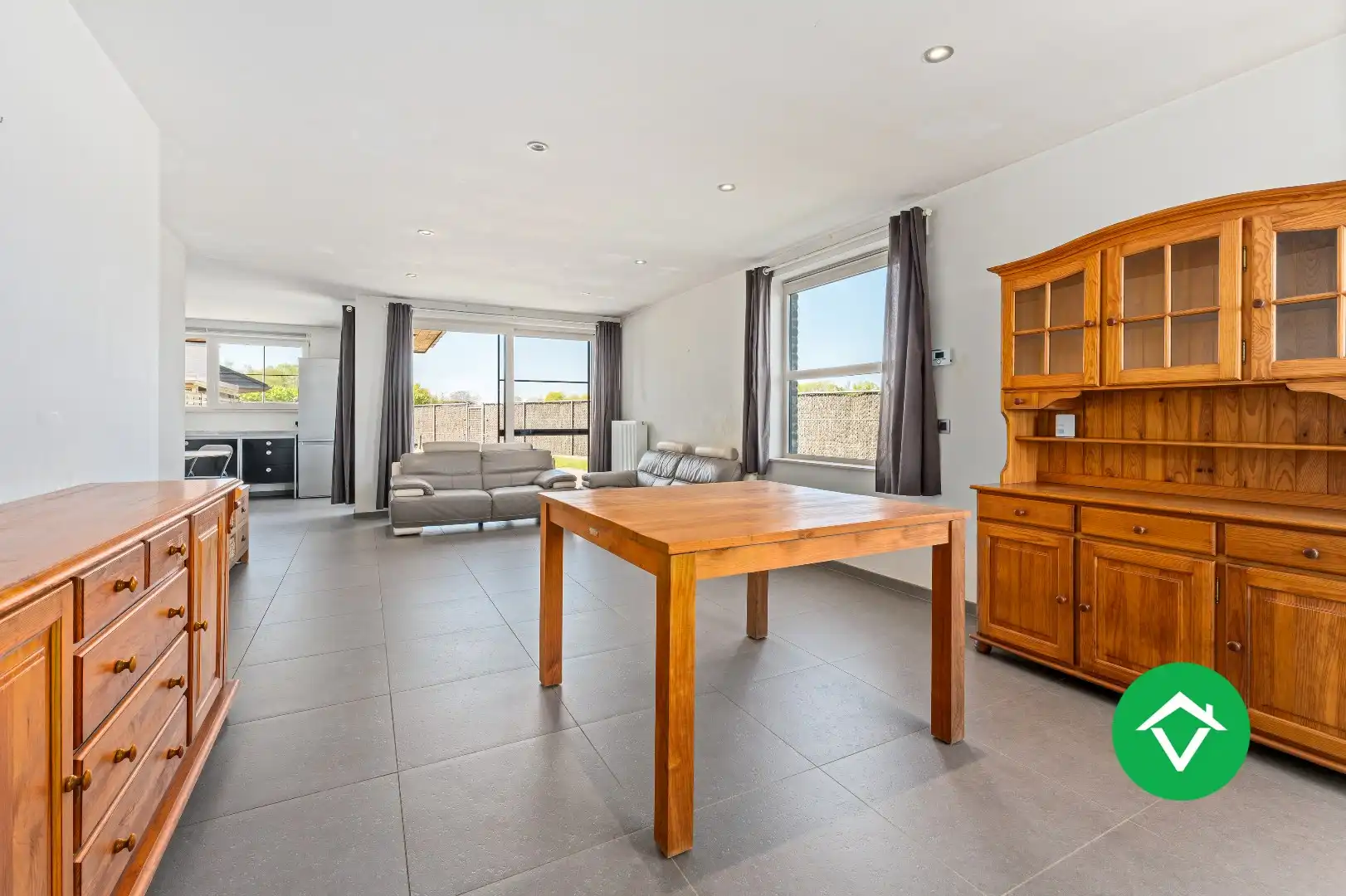 Recente woning (2011) met 3 slaapkamers, inpandige garage en vergezichten te Koekelare foto 4