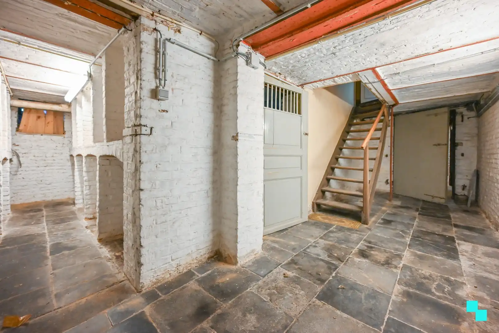Karaktervolle voormalige pastorie met vier slaapkamers gelegen op een perceel van 1.605 m² foto 30