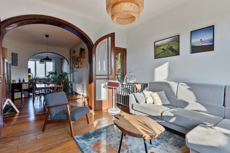 Ruim lichtrijk en karaktervol appartement dicht tegen het centrum foto 6