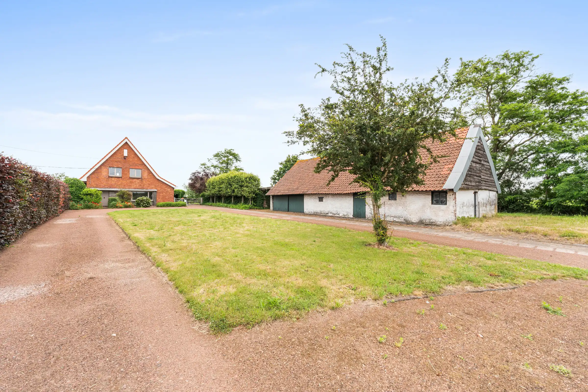 Unieke landwoning met schuur te koop op 6.810m² foto 4