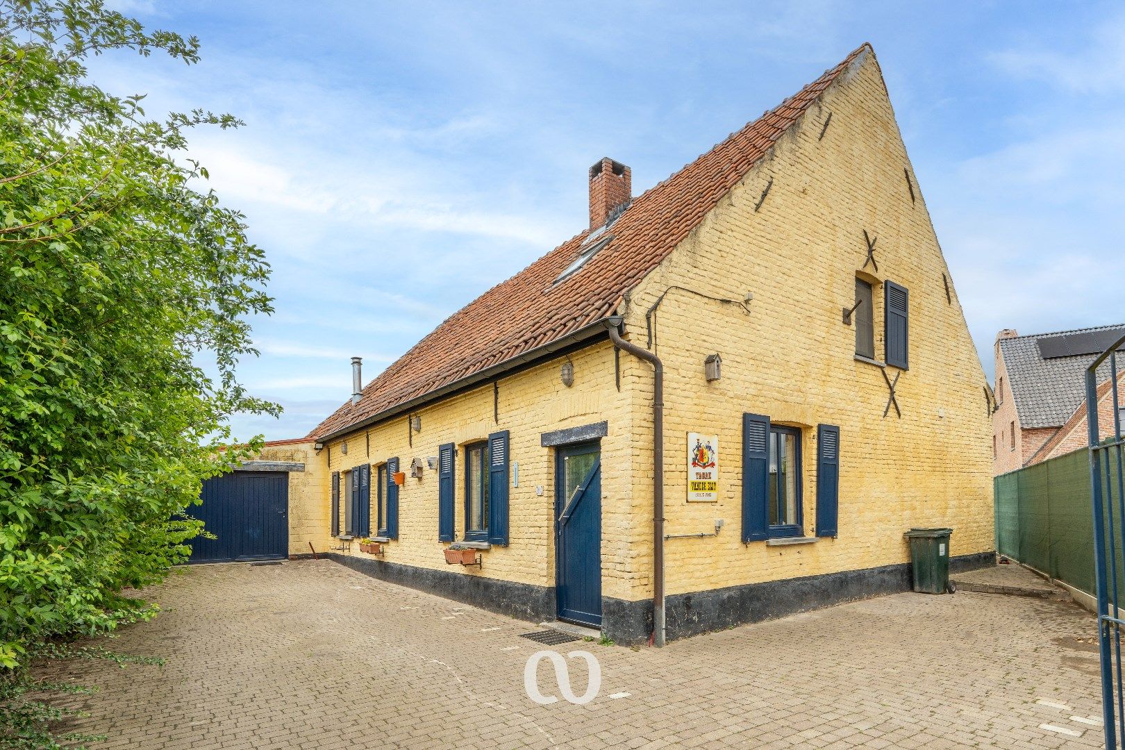Prachtig gelegen woning in het centrum van Mullem foto {{pictureIndex}}