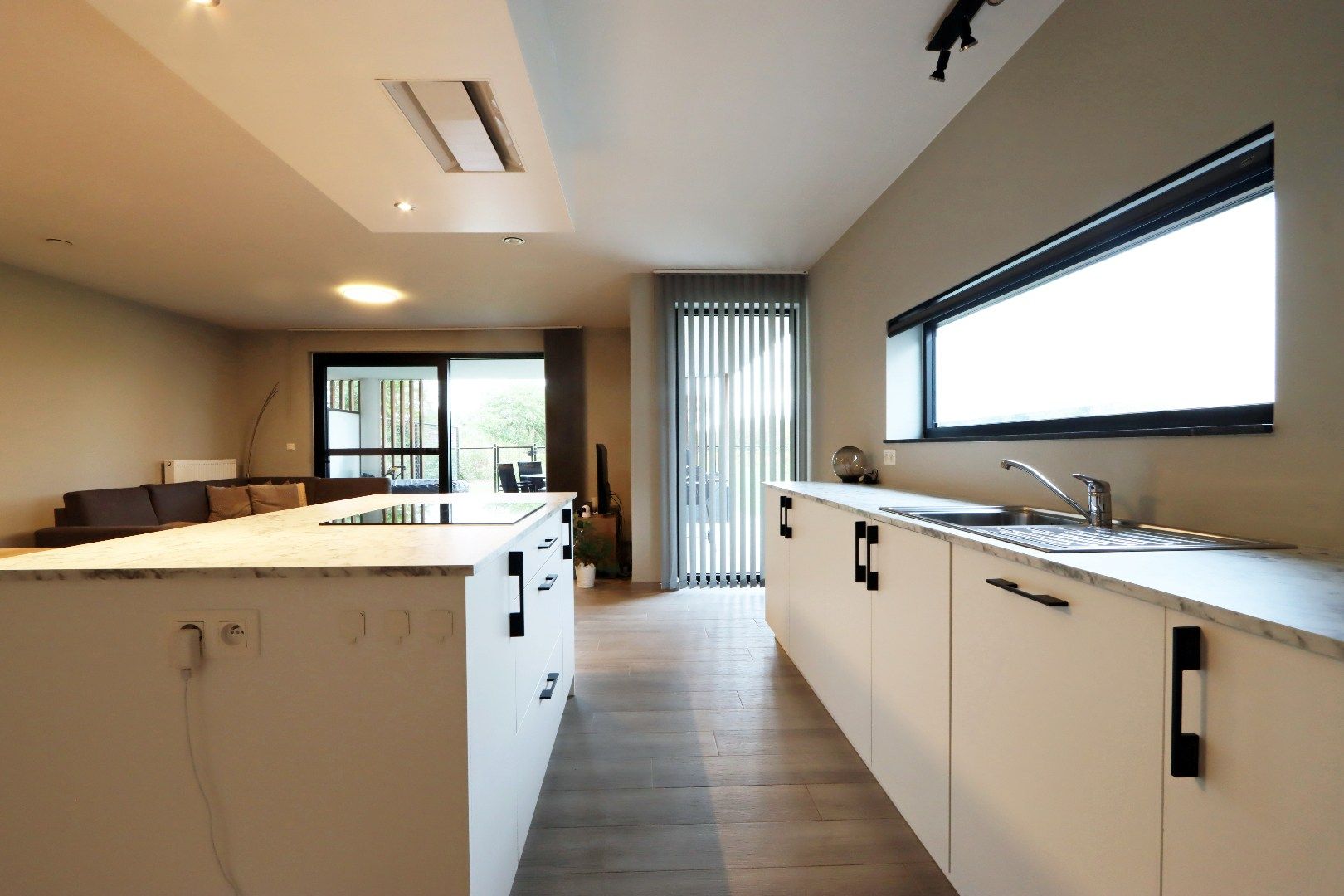 Gelijkvloers appartement met tuintje, terras, autostandplaats en kelderberging in hartje Maaseik  foto 8