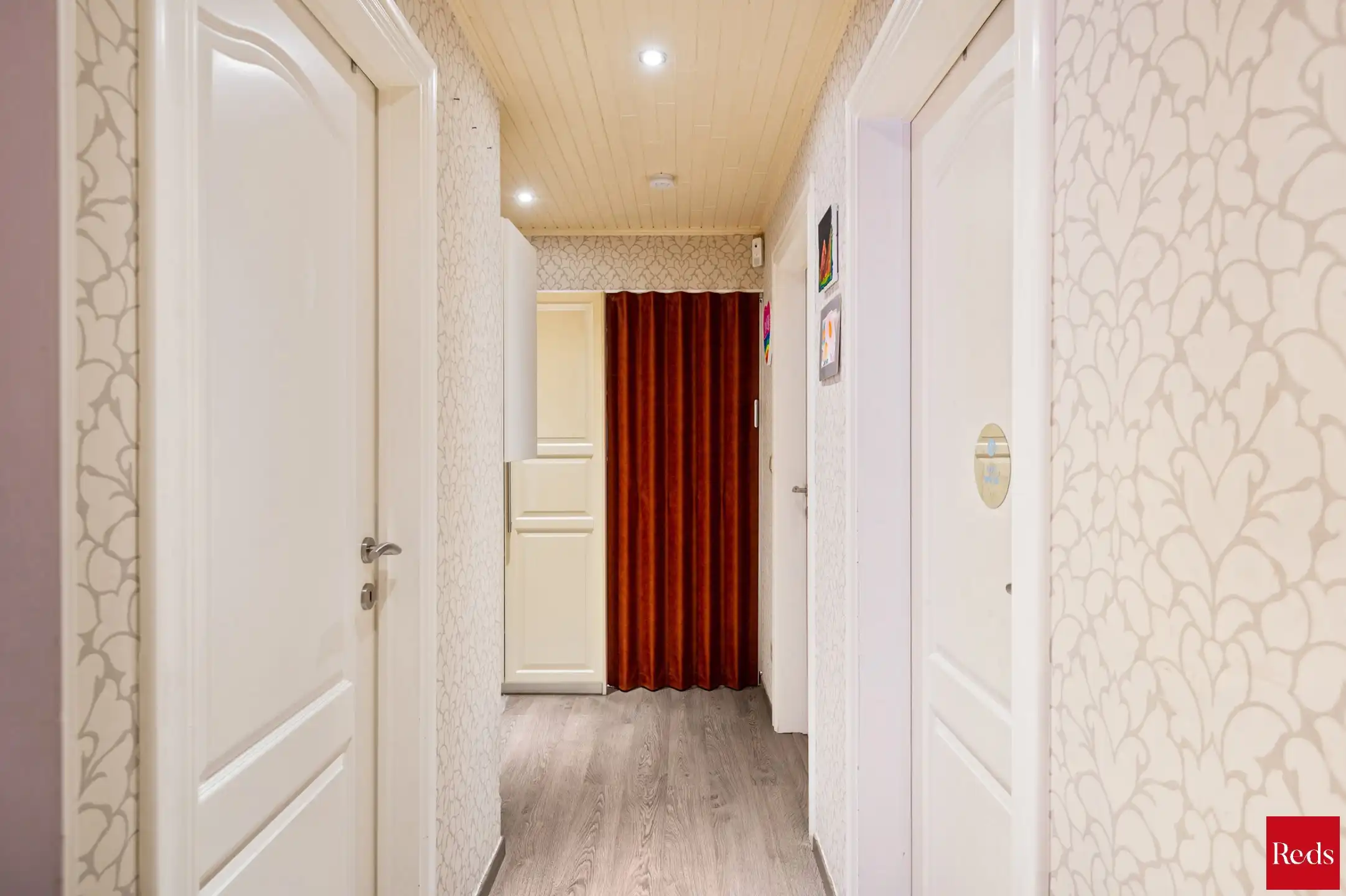 Ruim en verzorgd gelijkvloers appartement met 3 slaapkamers foto 9