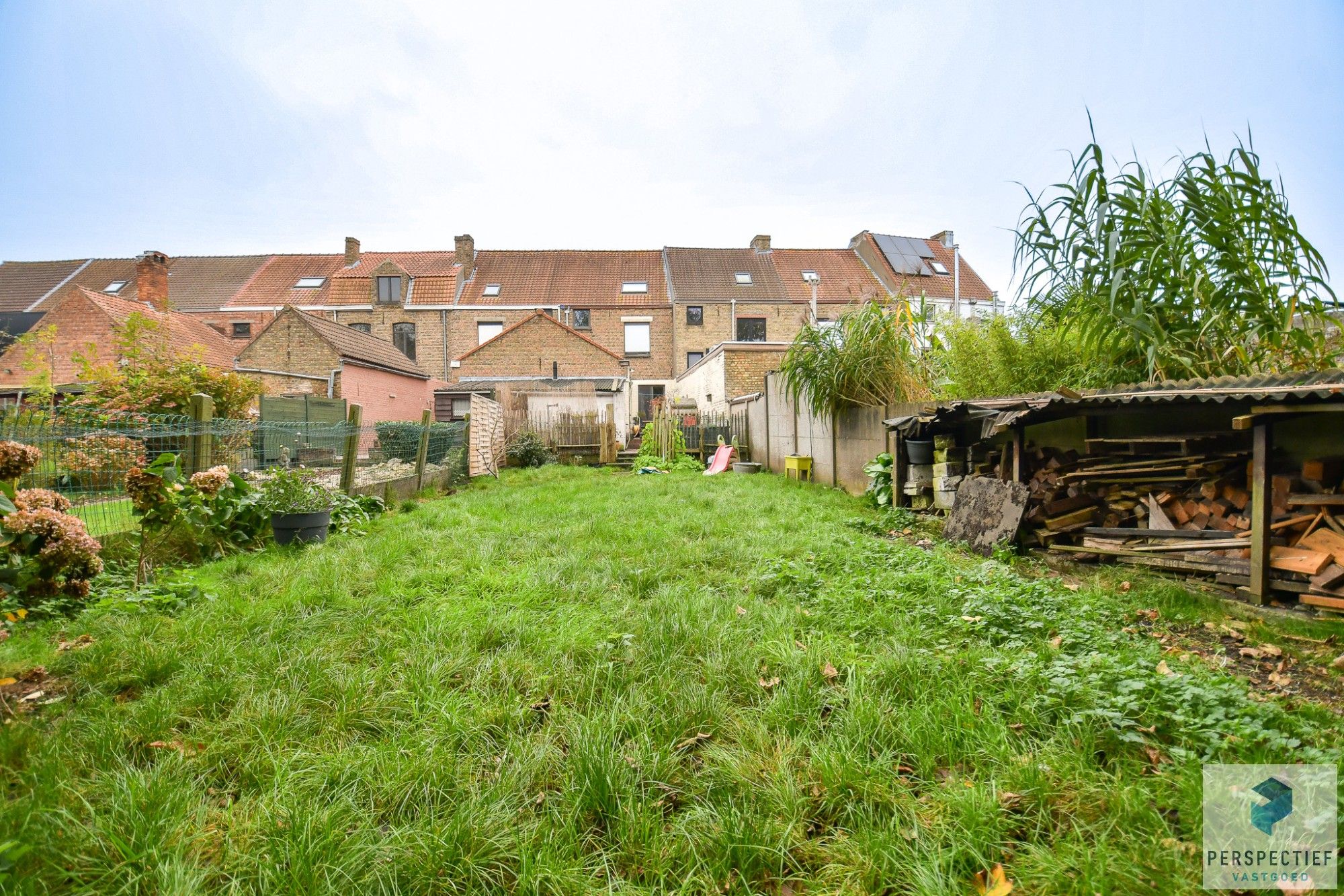 VERRASSEND RUIME & CENTRAAL GELEGEN woning met GROTE TUIN foto 2