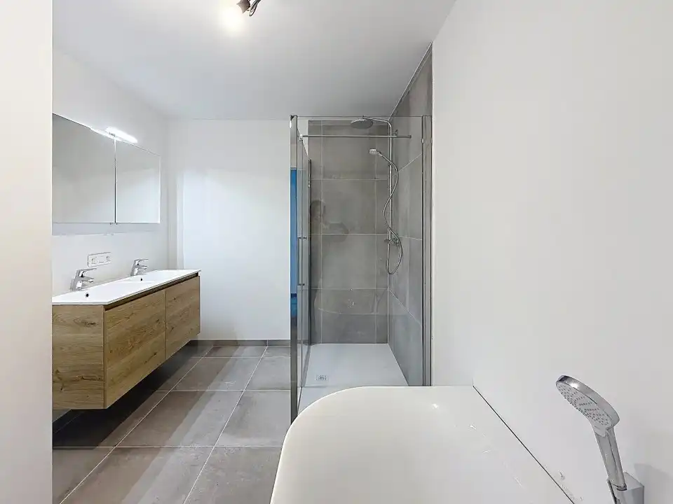 Ruime nieuwbouwwoning met tuin, carport en extra bergruimte foto 6