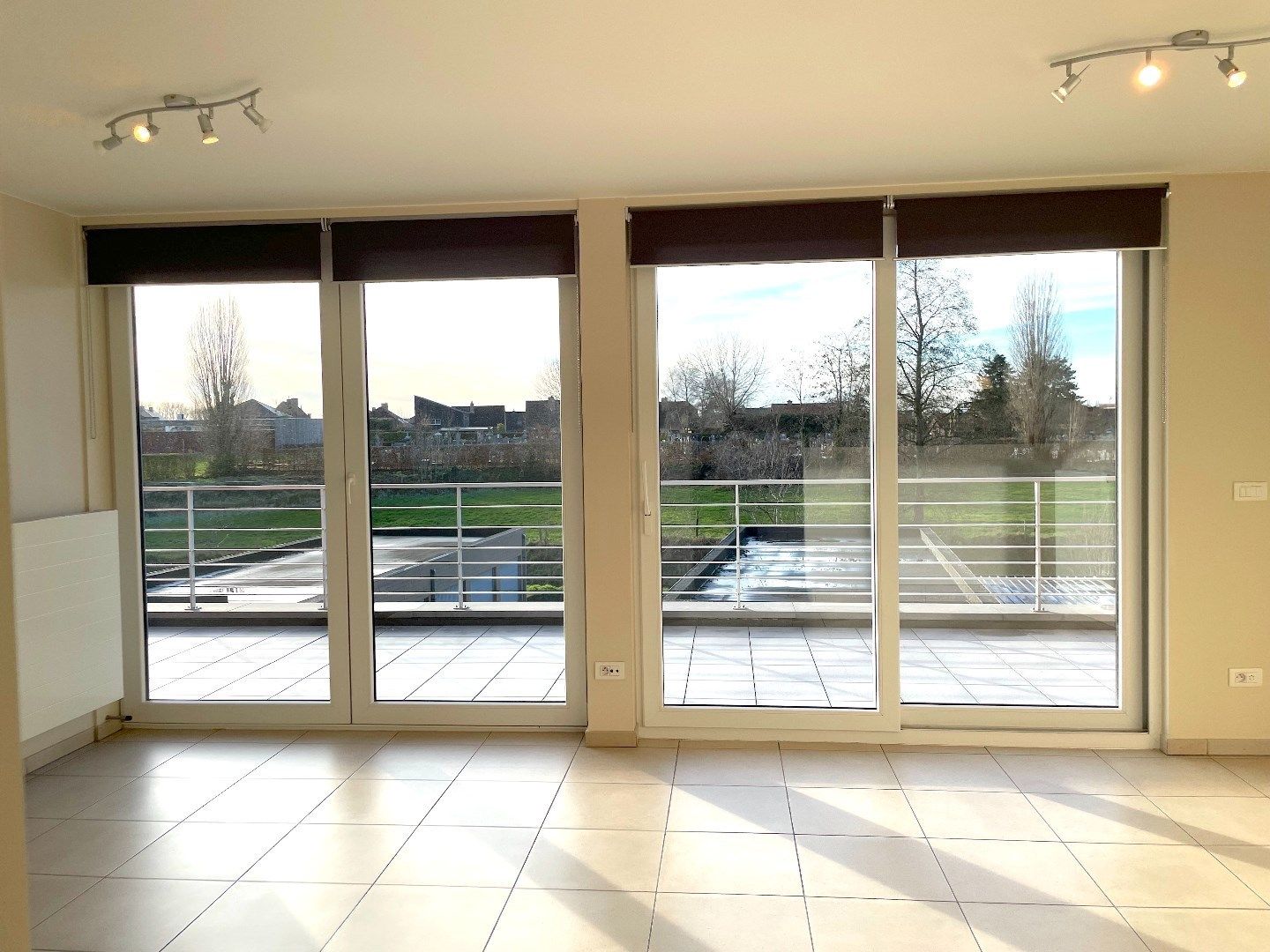 Uiterst lichtrijk appartement met heel groot terras en garage! foto 5